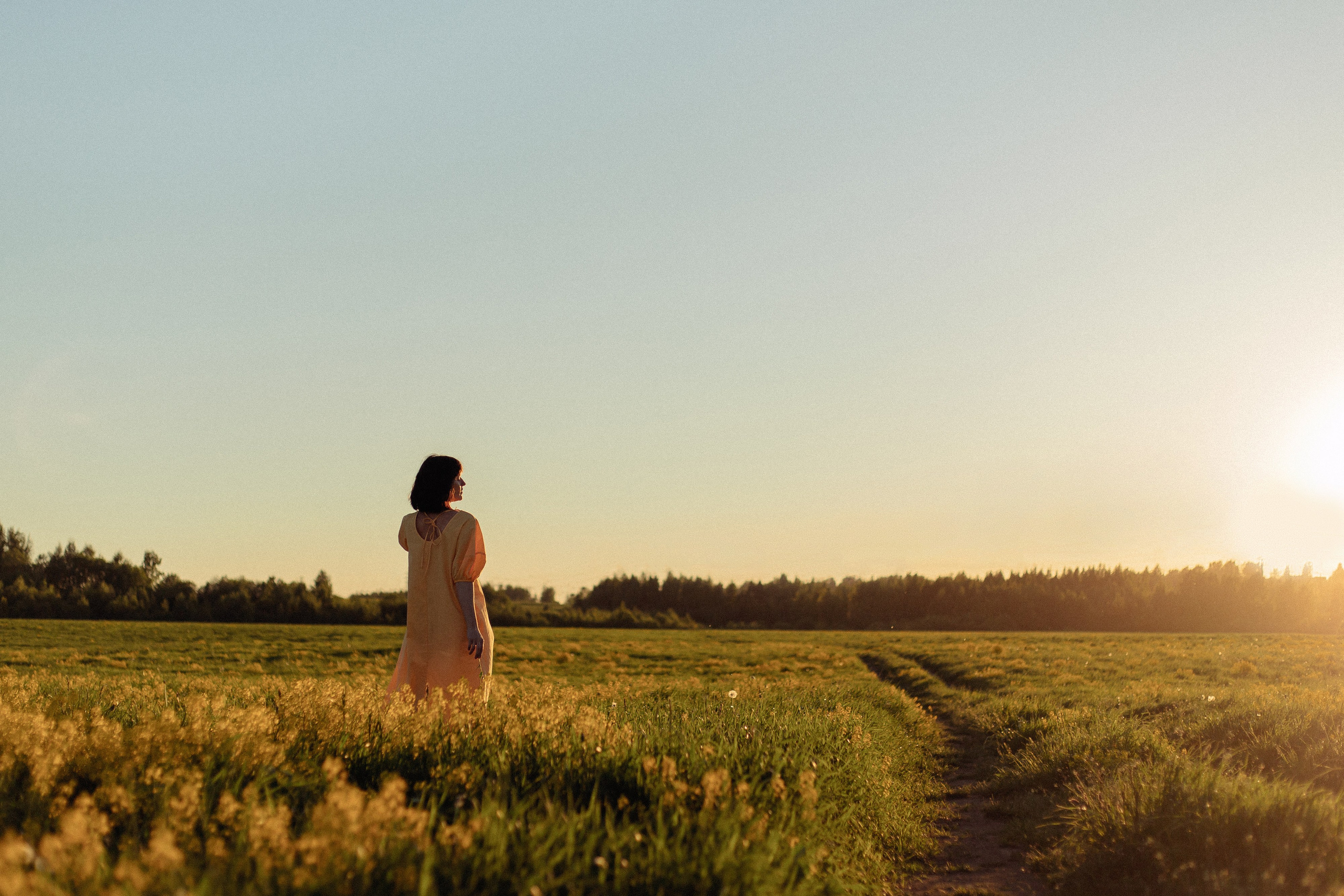 Оля в поле. Портретный фотограф в Санкт-Петербурге Катя Протасевич