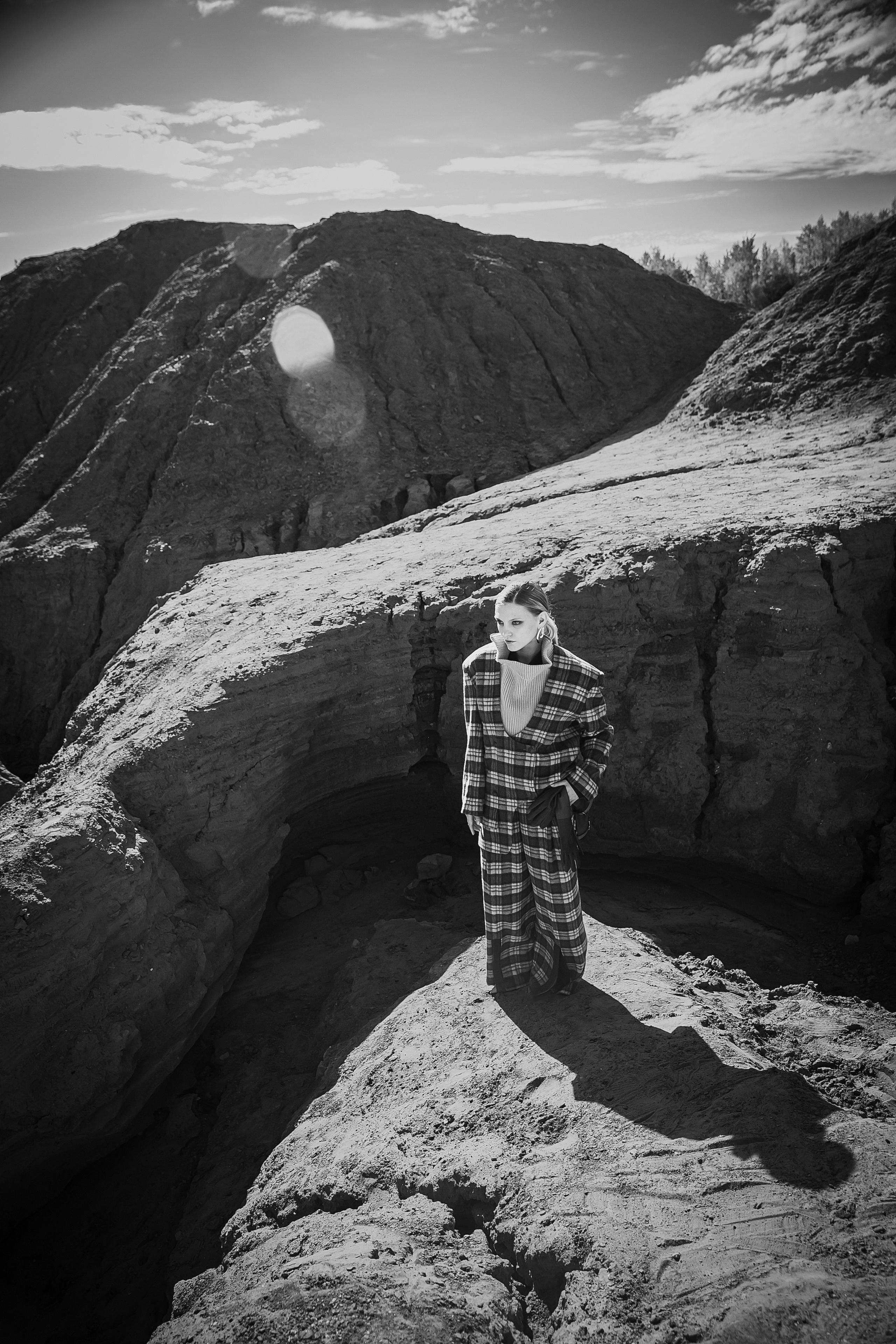 LOOKBOOK Autumn 2025 for AMUNESTIC. АННА ВЕРСО / ANNA VERSO | Визуальный художник / Visual artist