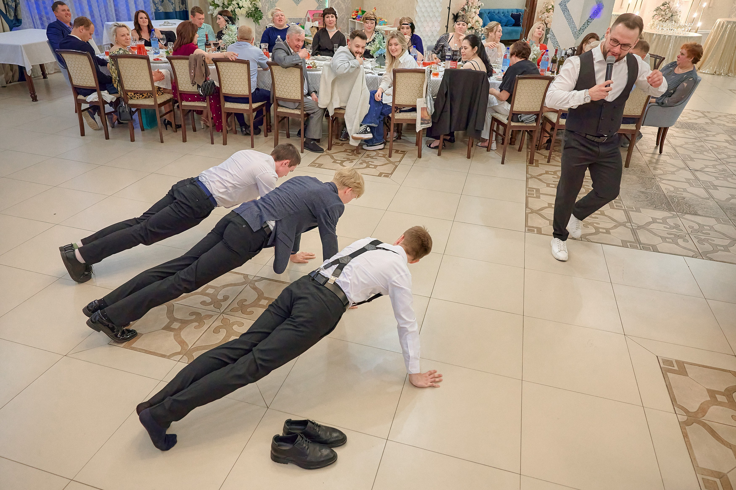 Портфолио репортажной фотосъёмки: Выпускной в ресторане «Император». Фотограф Яковлев Роман — Красноярск