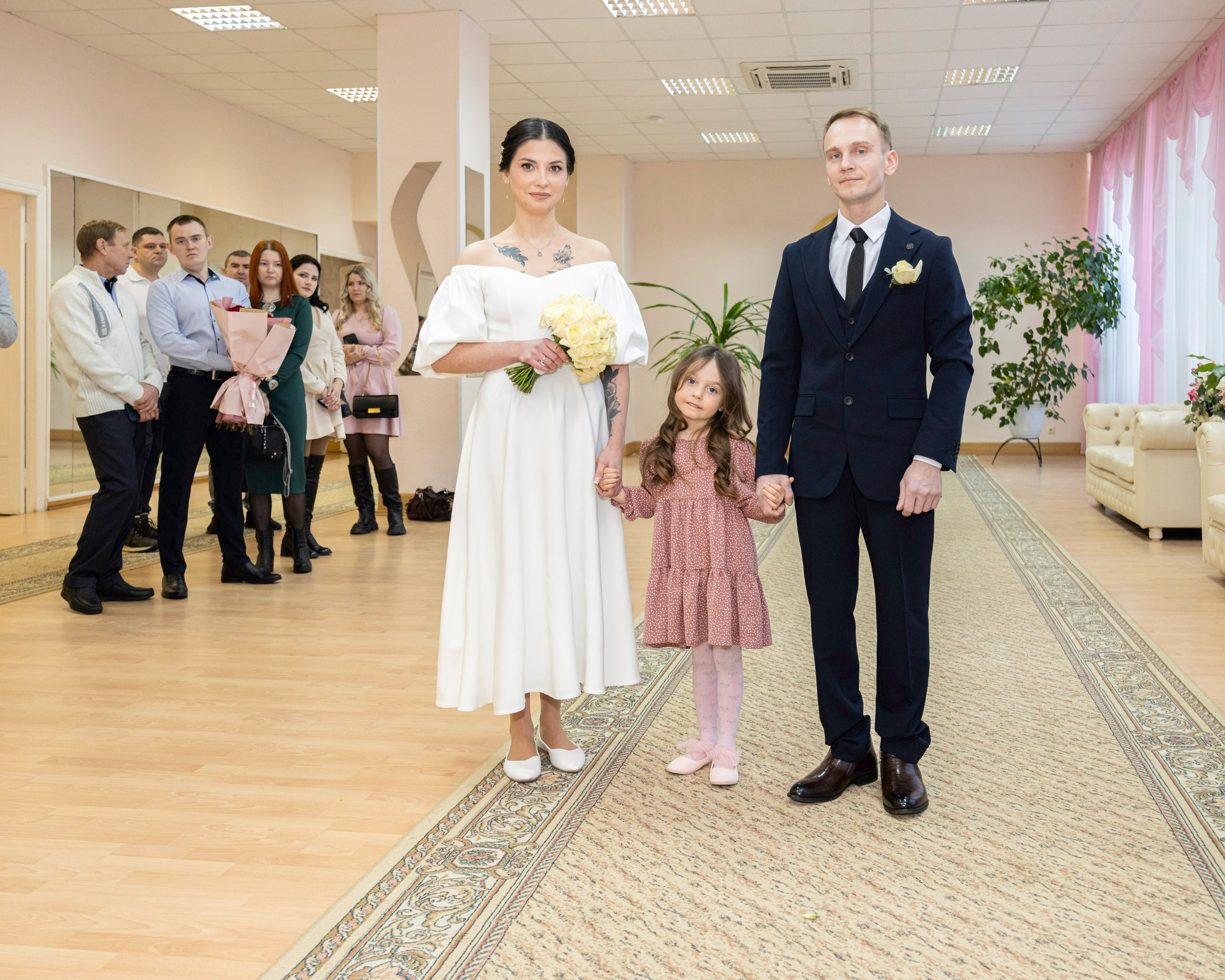 Свадьба, роспись в ЗАГСе, венчание, крещение, выписка из роддома — фотосъёмка. Визуальная упаковка брендов и проектов через фото и видеопроизводство