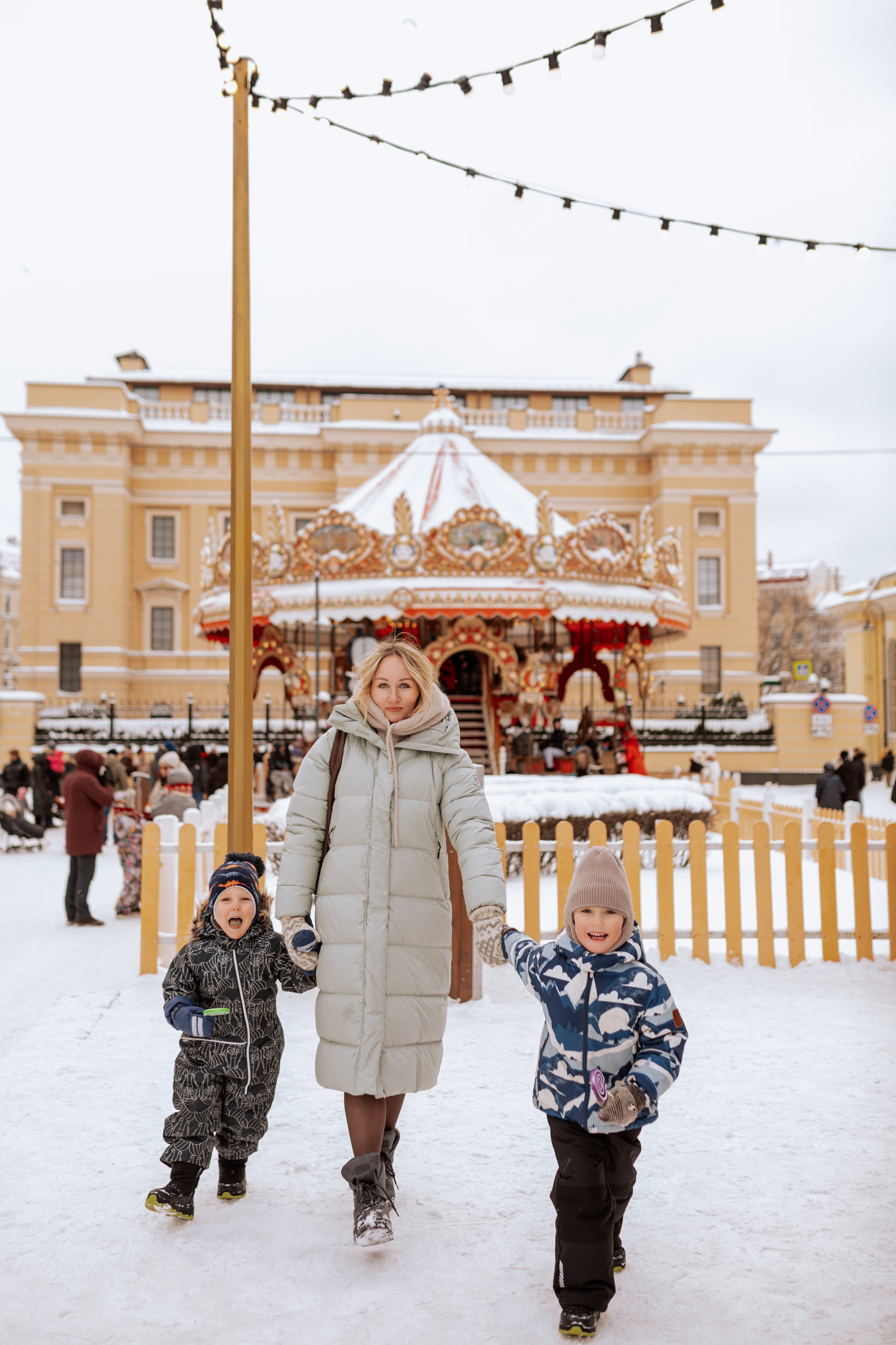 Семейная, Манежная площадь