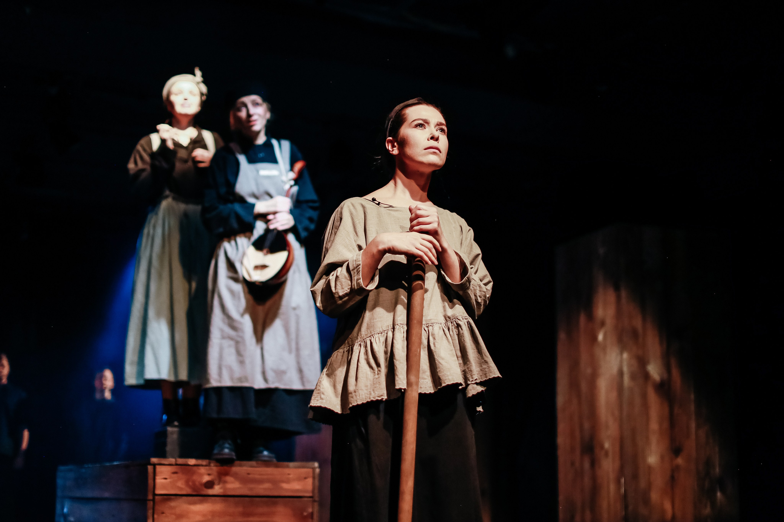 «Марьино поле». Молодежный театр Алтая. Режиссёр Ирина Астафьева. Фоторепортаж. Театральная фотосъёмка