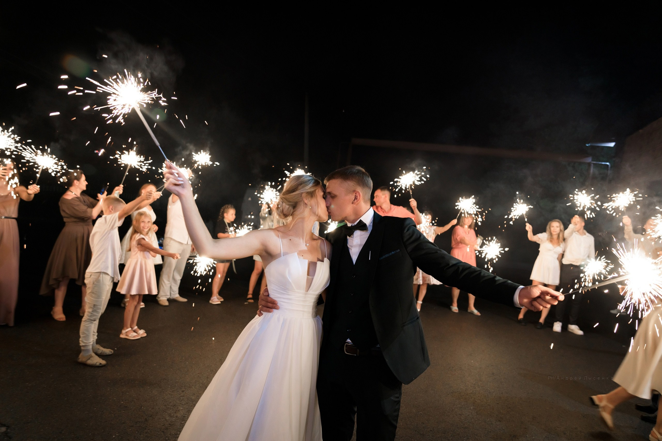 Свадебный фотограф Воронеж Андрей Лысенко. Свадебный видеограф. Свадьба Воронеж. Заказать фотографа на свадьбу. Портфолио. Примеры фото. Свадебный фотограф видеограф на свадьбу Воронеж Андрей Лысенко