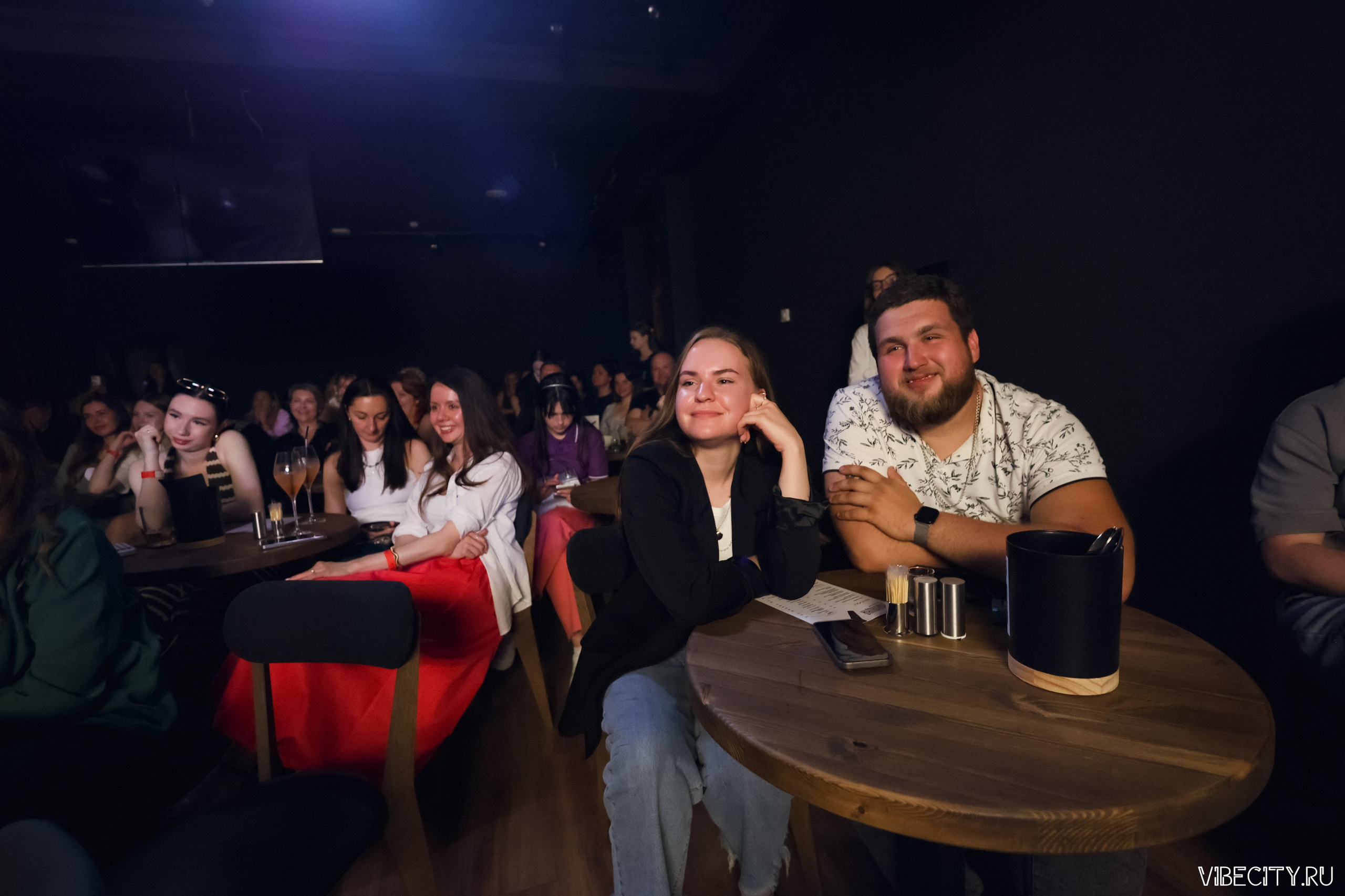 Стендап клуб Локация. VIBECITY.RU Вайб Сити Ру Фоторепортажи Фотоотчеты Калининград