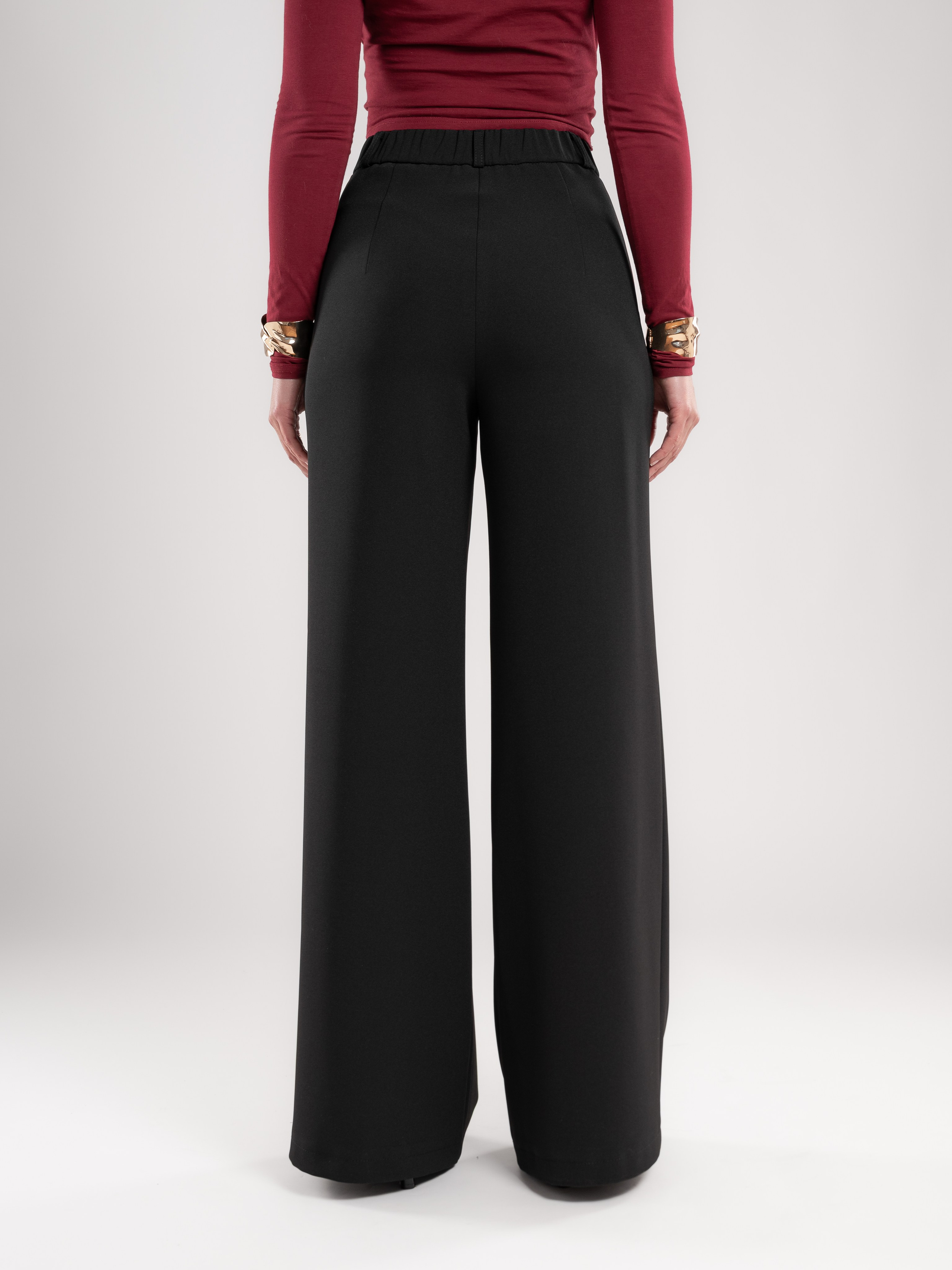 Классические брюки+серый фон. Предметный фотограф, фото для маркетплейсов Пятигорск, КМВ