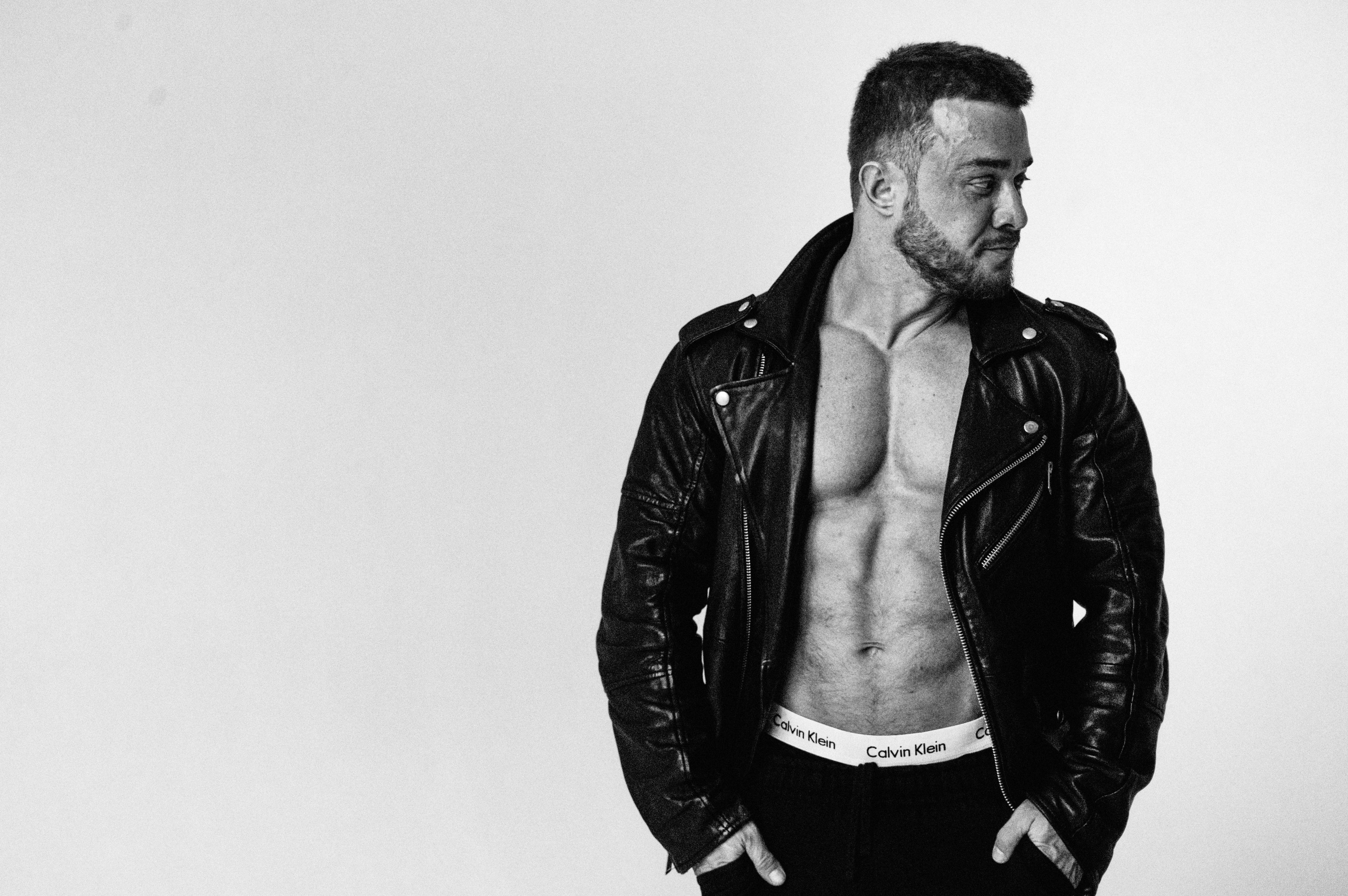 Константин. Профессиональный фотограф беременности в СПБ. Стильные фотосессии беременности в стиле минимализм и классическая фотография