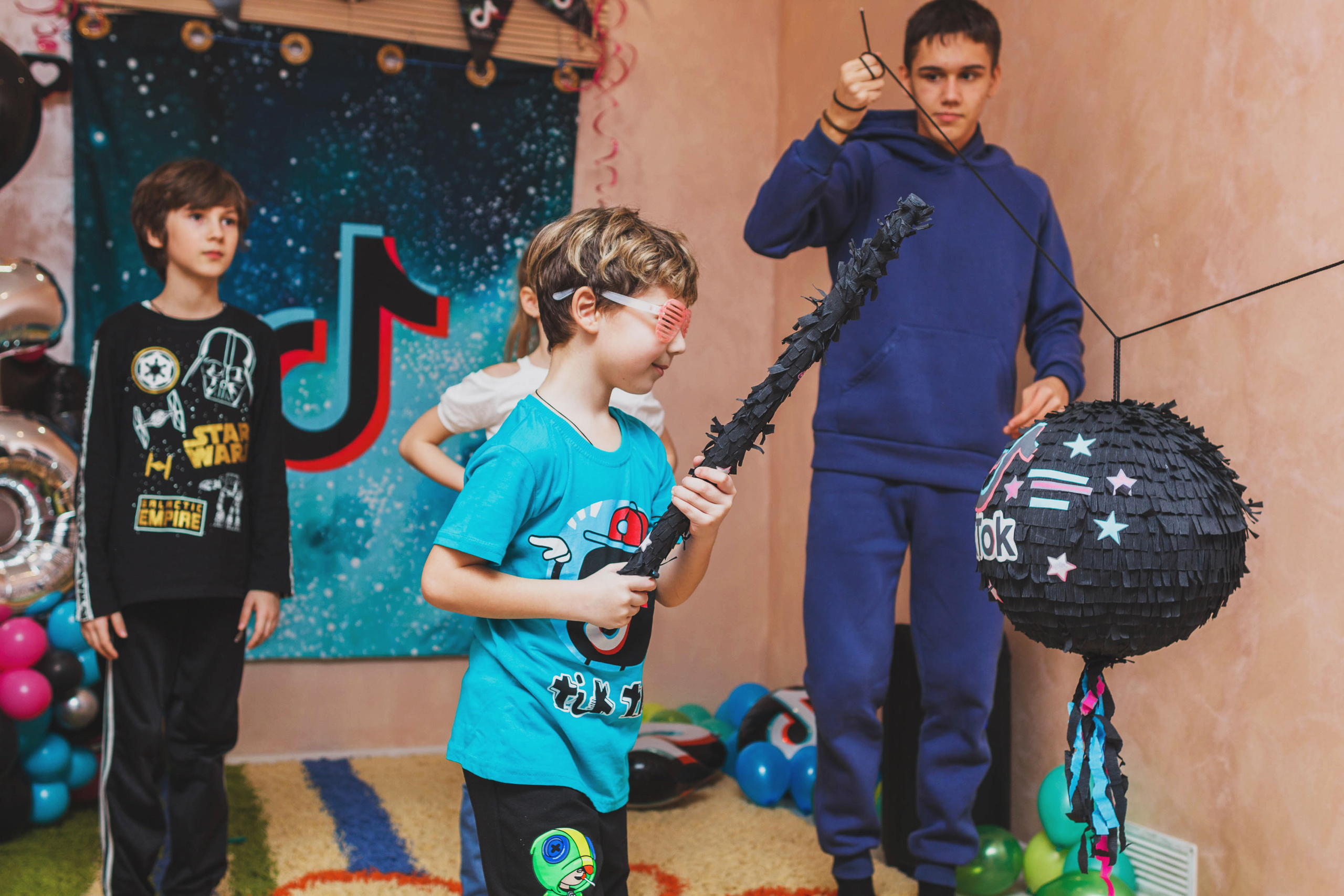 День рождение в стиле TikTok. Детский и семейный фотограф в Москве