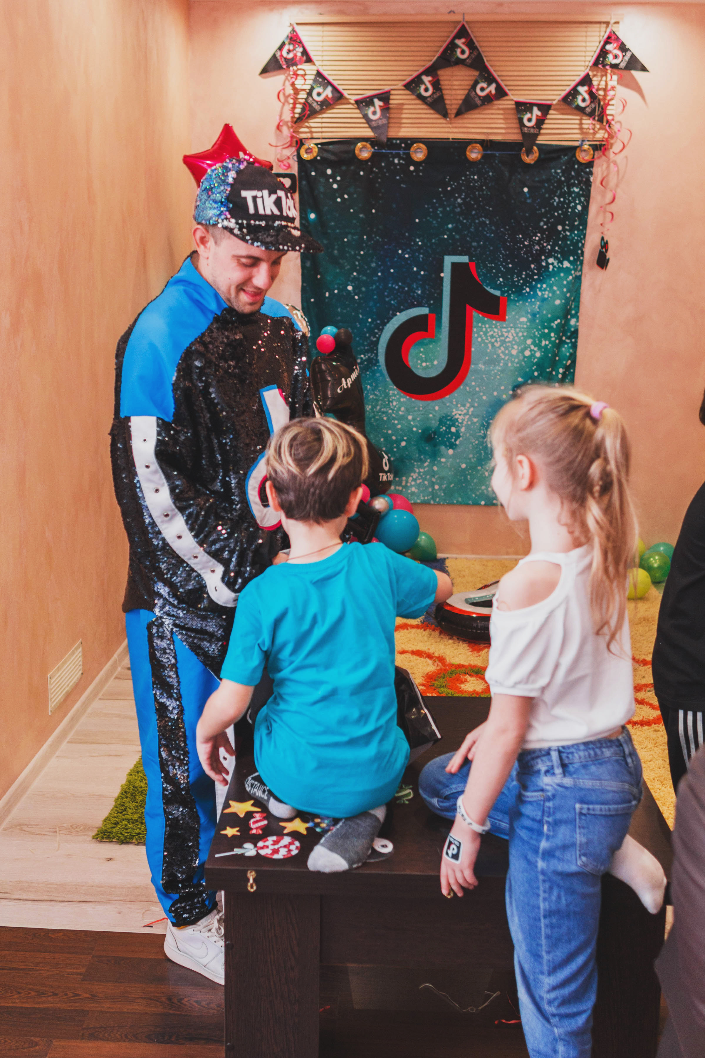 День рождение в стиле TikTok. Детский и семейный фотограф в Москве