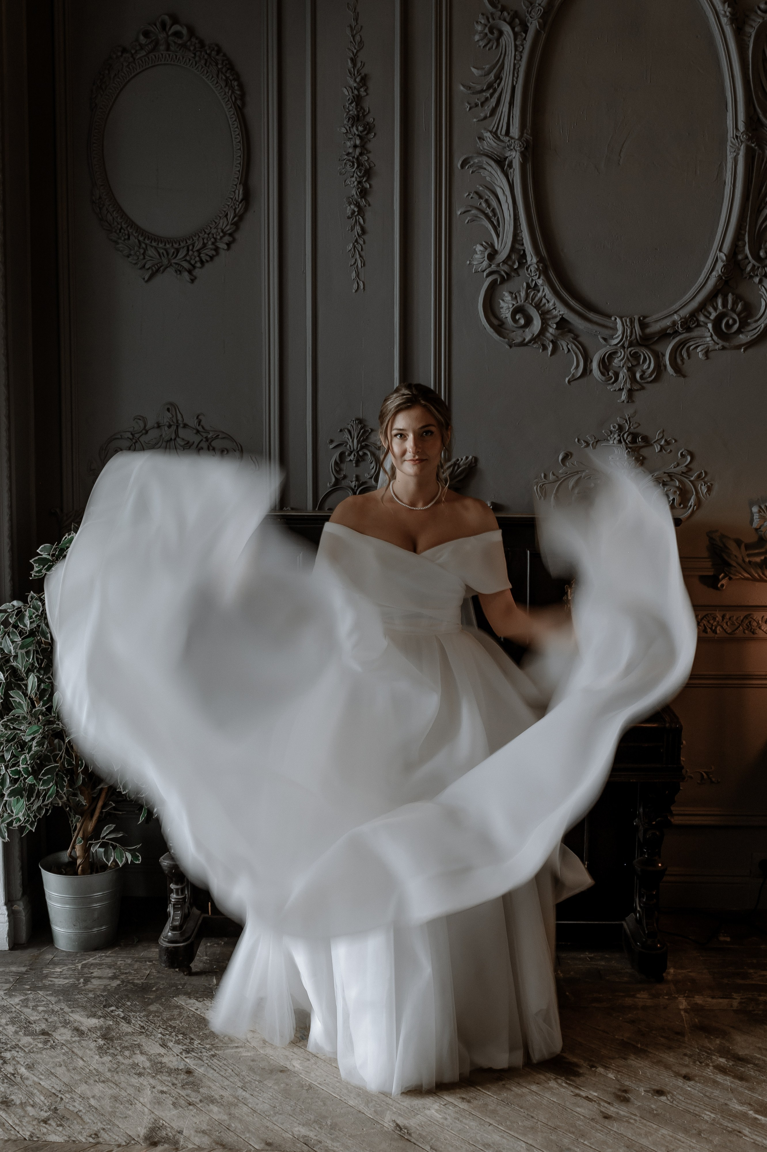 Регистрация брака и фотосессия в Особняке Royal. Свадебный фотограф Москва — Сергей и Татьяна