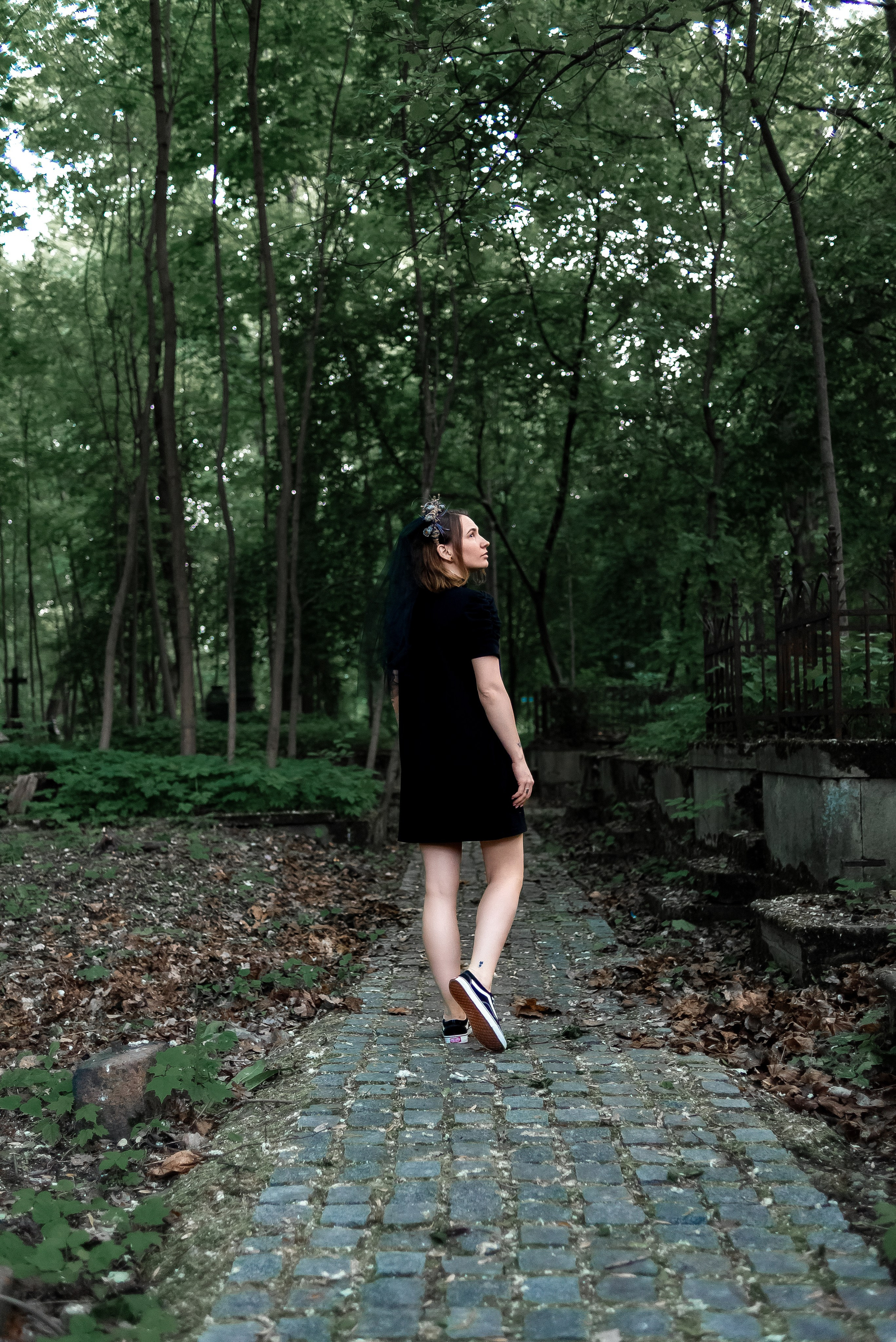 Аня.Cemetery. Фотограф в Санкт-Петербурге. Диана Шкутова