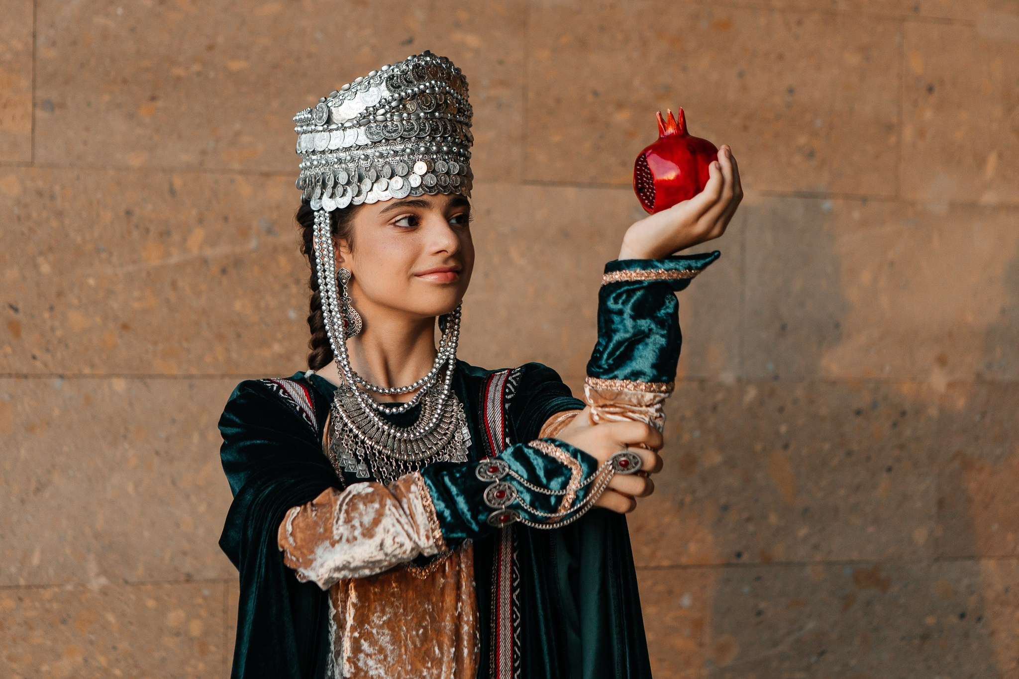 Современный взгляд на армянский костюм. Семейный и свадебный фотограф Ростове-на-Дону