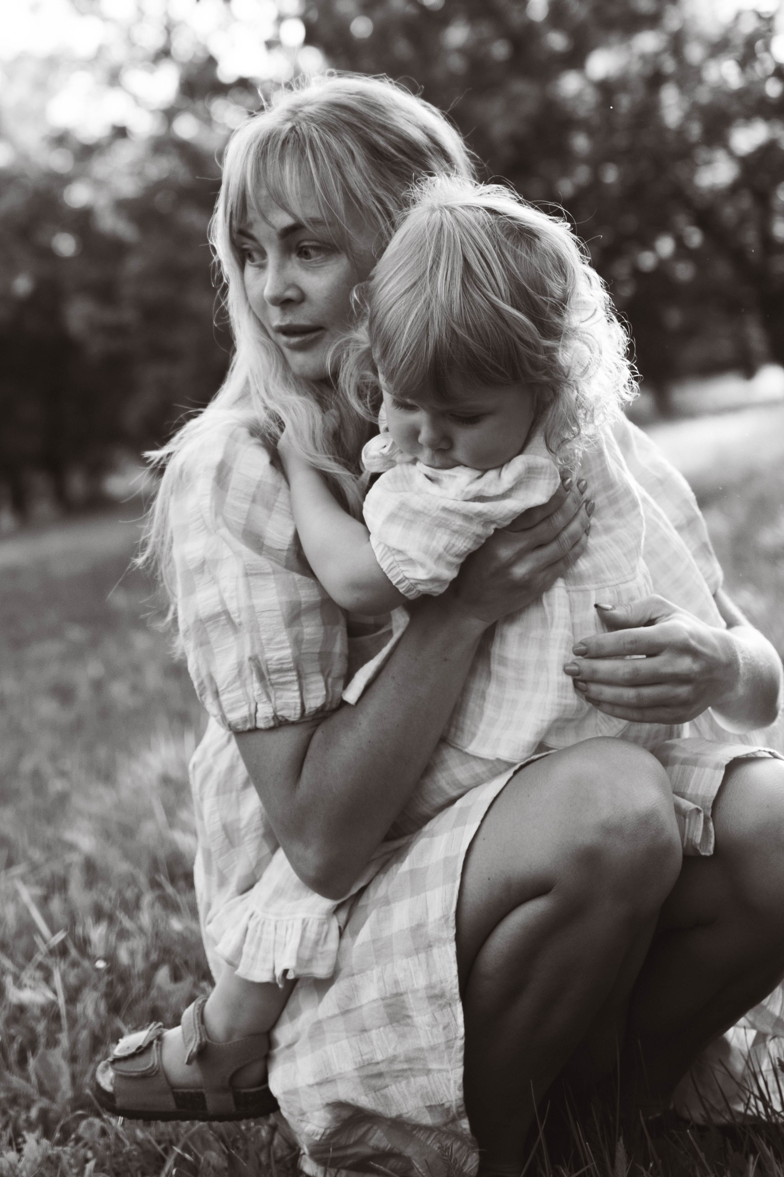 Прогулка с родителями. Фотография о важном