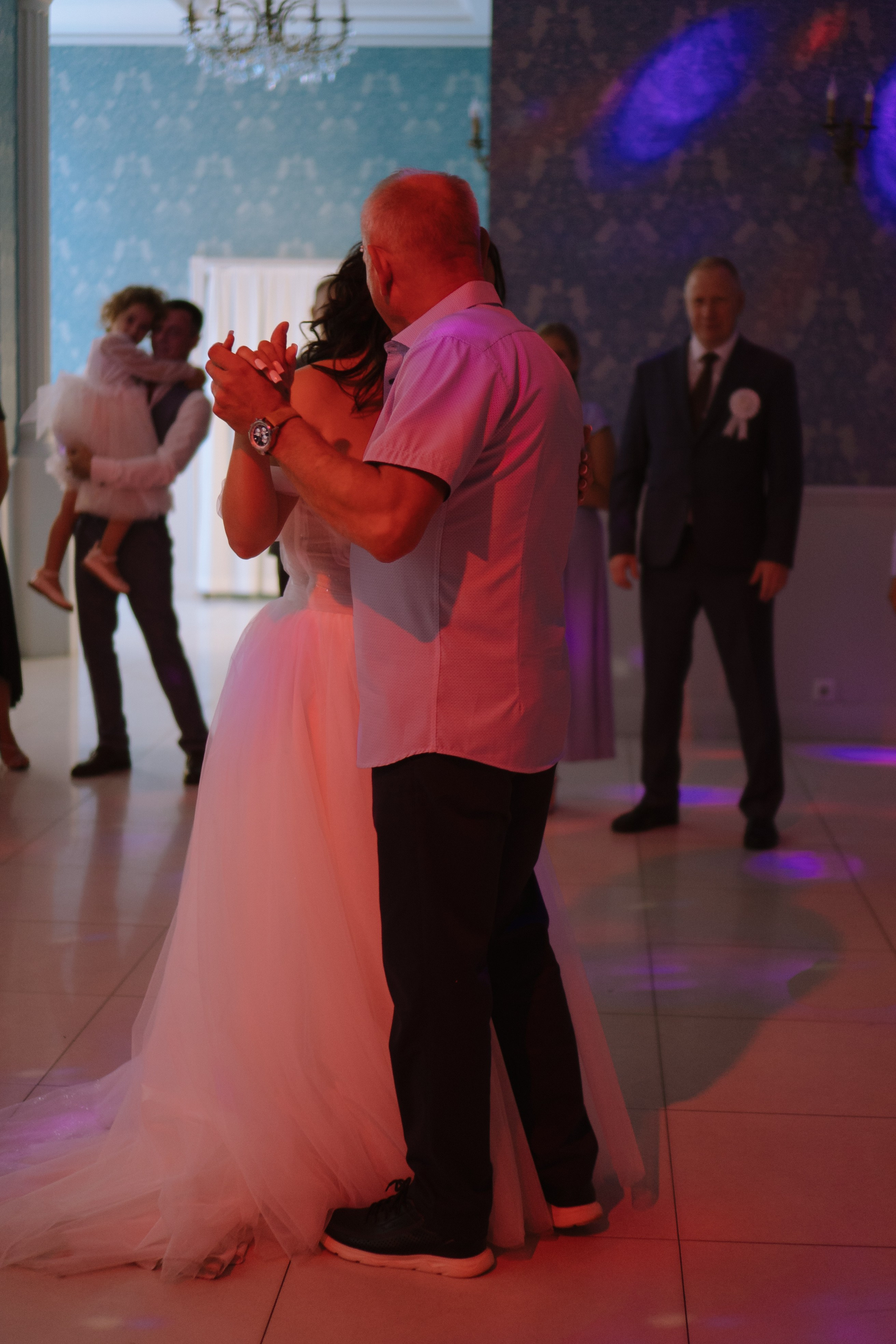 ТАНЕЦ ОТЦА И ДОЧЕРИ НА БАНКЕТЕ (СВАДЕБНАЯ ФОТОСЕСИИЯ БАНКЕТА). Профессиональный фотограф, Санкт-Петербург — Виктория Богомолова