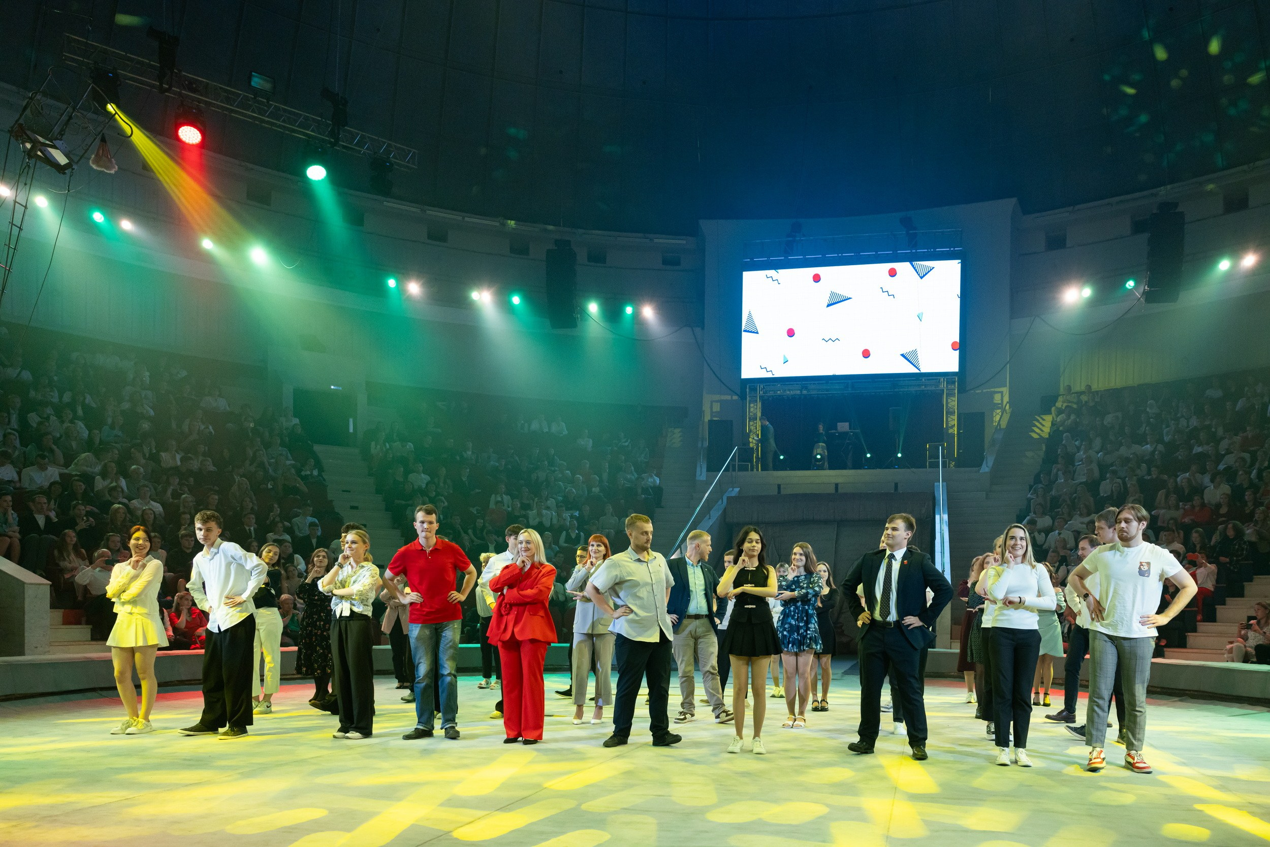 Городской бал выпускников (24 июня 2025). Репортажный фотограф Алексей Пирязев