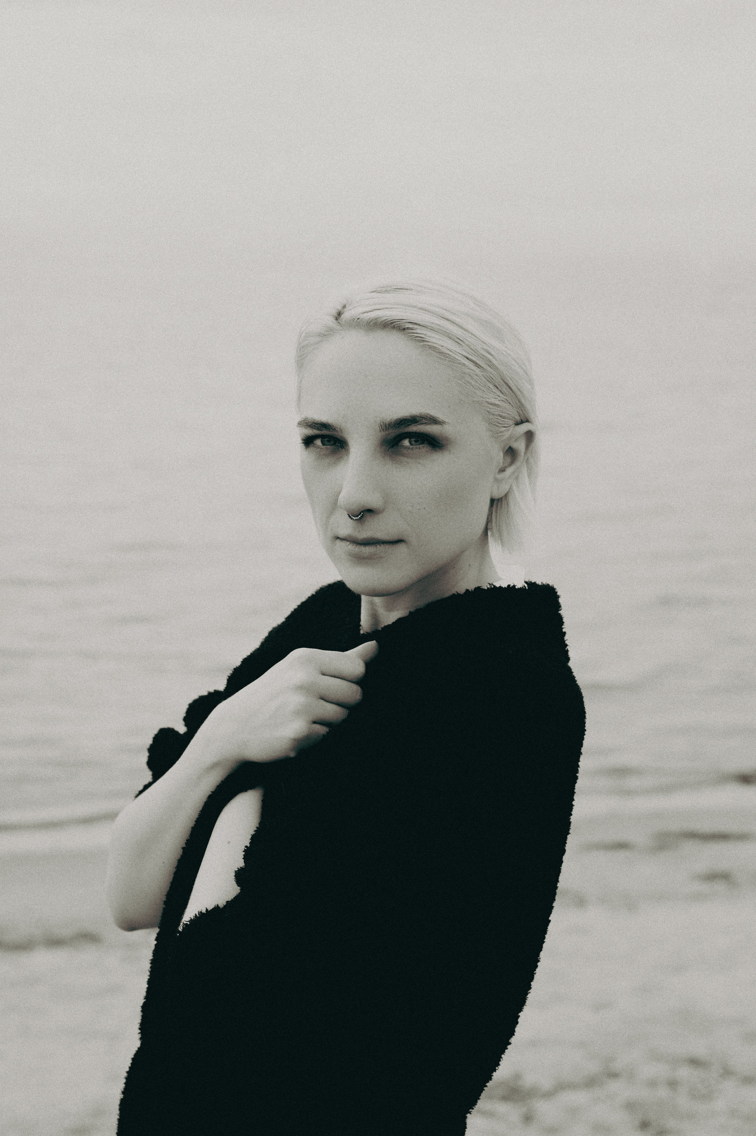 Таня. Фотосессия на пляже осенью. Портретный и эротический фотограф Ирина Подборская (18+)