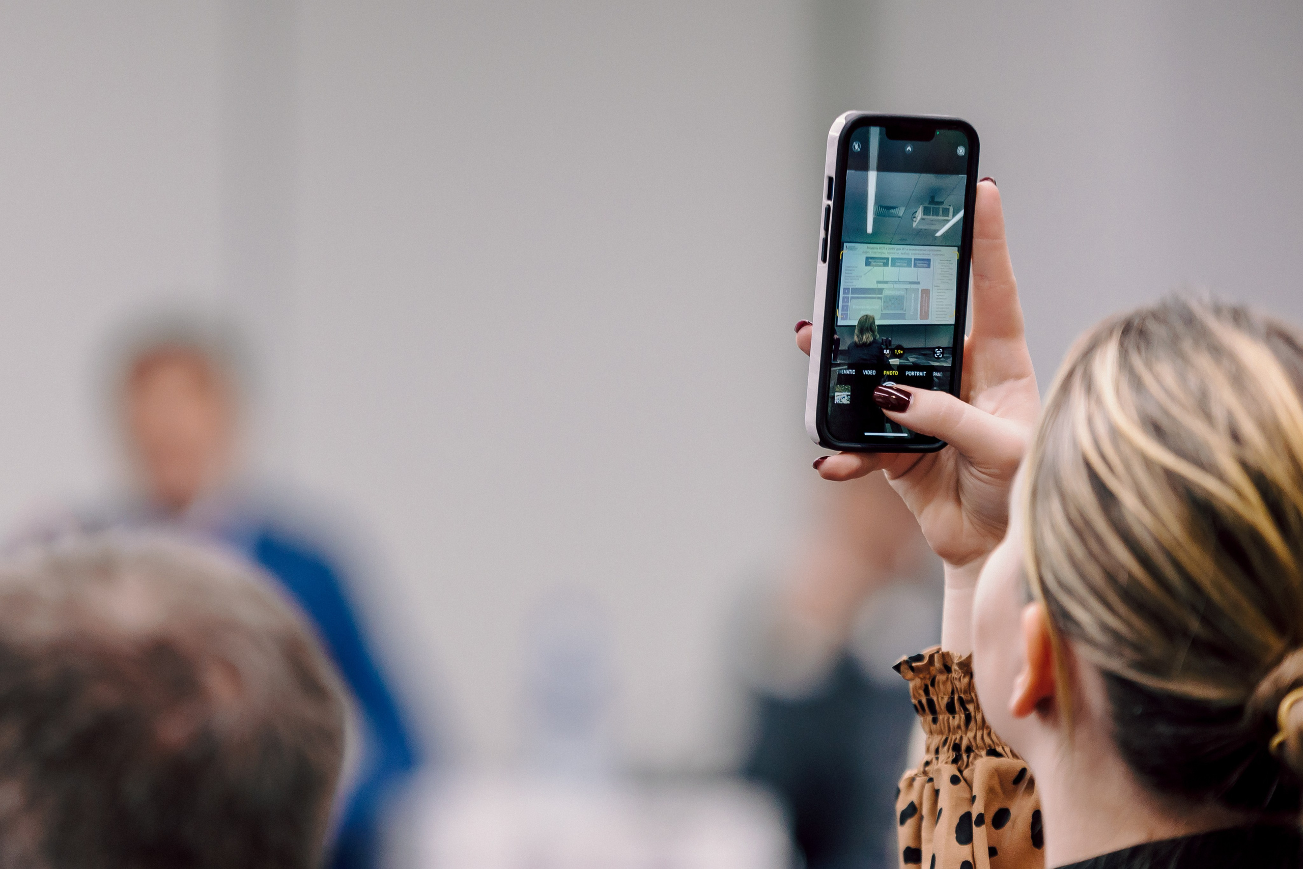 СКБ Контур — Форум будущего — Деловая программа. Лёшка Варзегов — фотограф