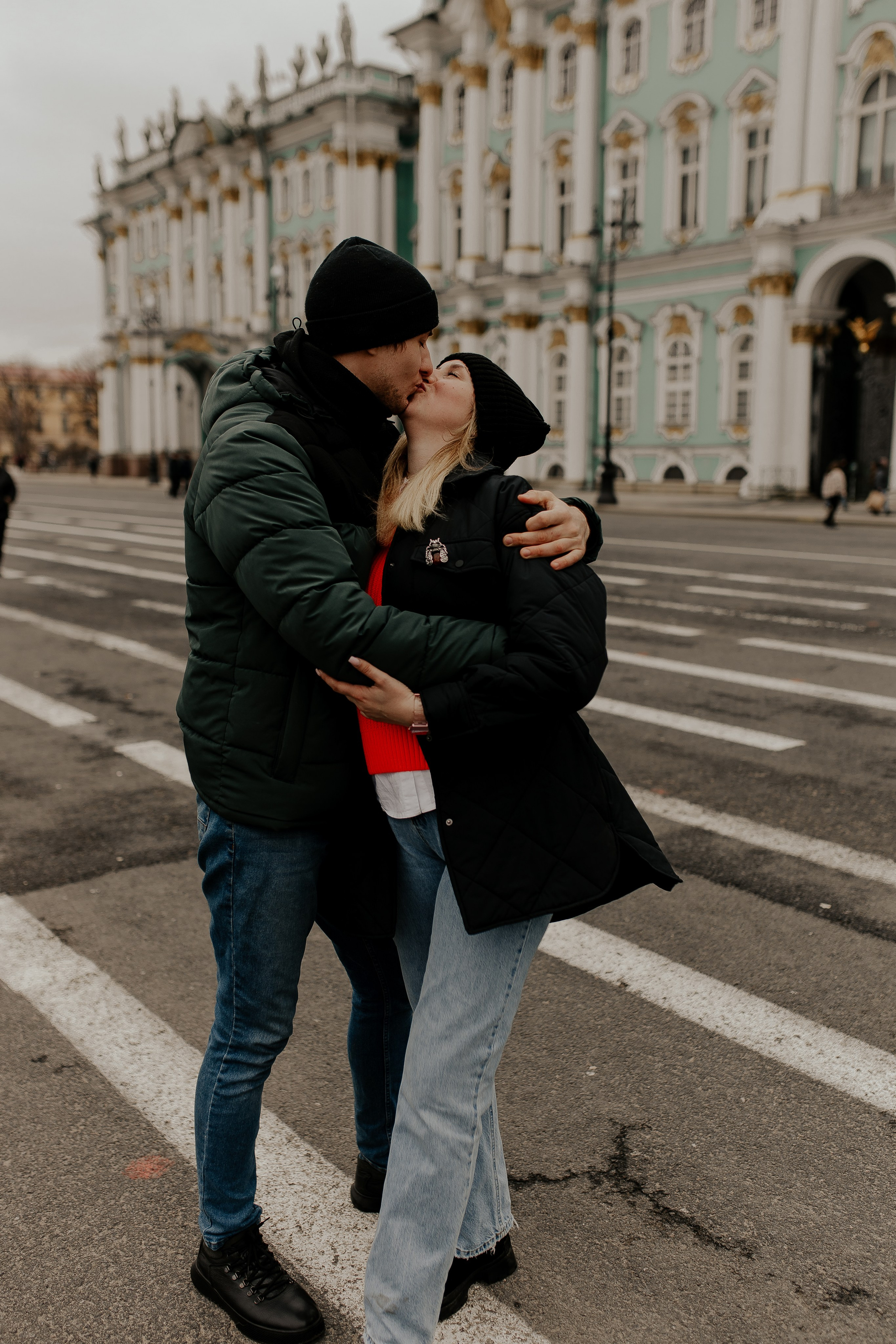 Поцелуй у Эрмитажа. Фотограф в Санкт-Петербурге Лиза Семченкова