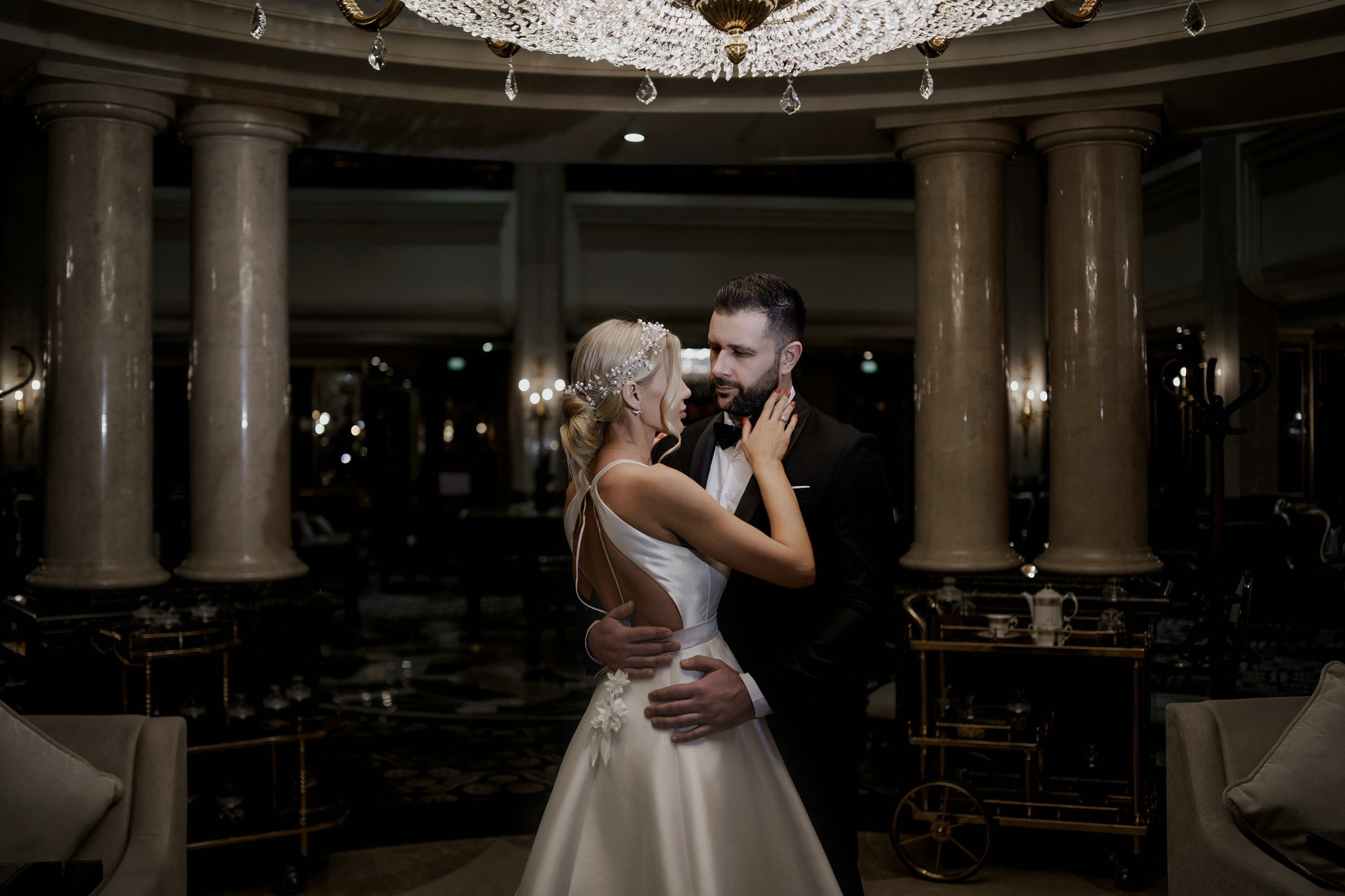 Свадебная фотосессия в отеле St. Regis Москва Никольская. Свадебный и семейный фотограф в Москве Светлана Зоткина