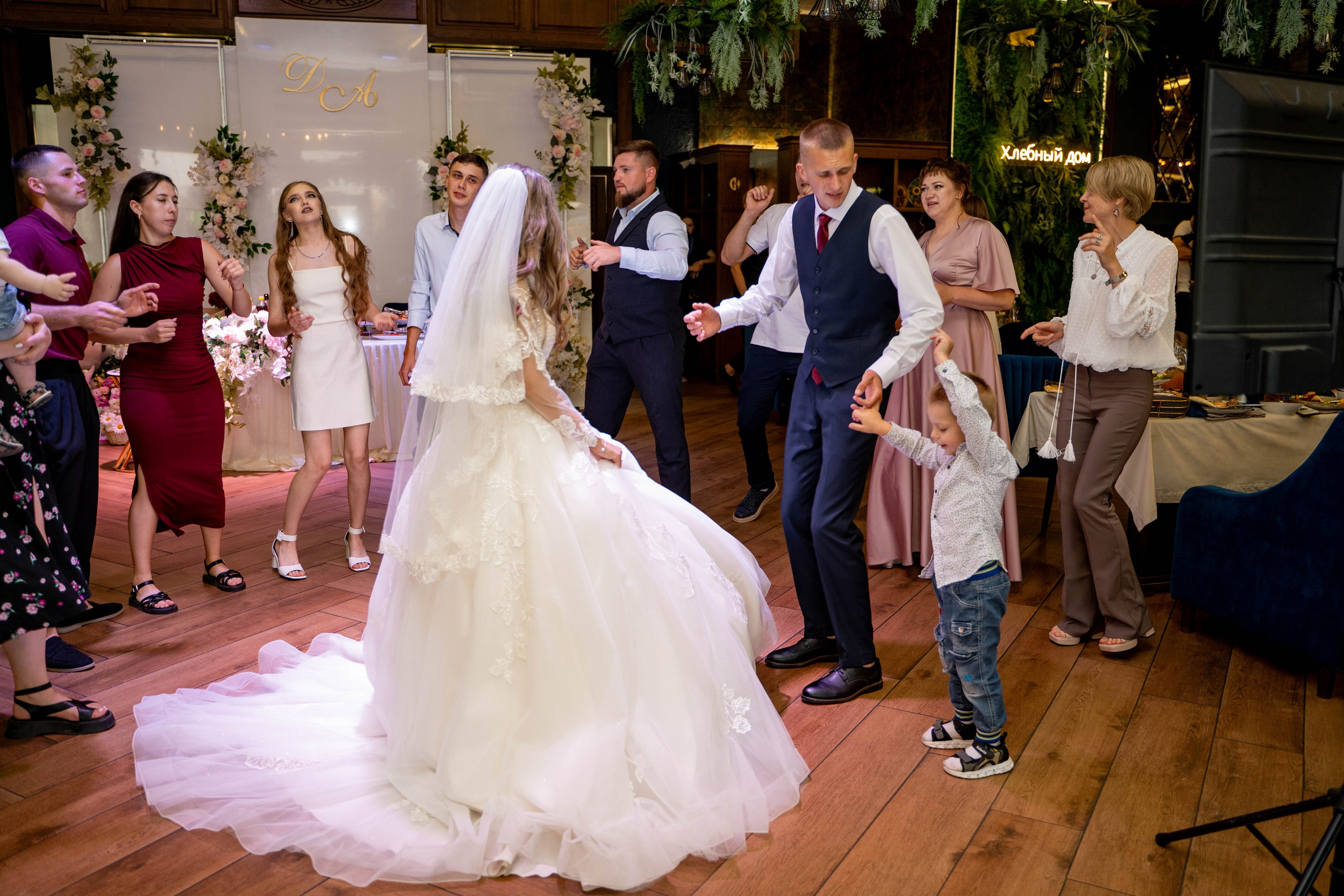 Данил и Анастасия. Видеосьемка, фотосьемка свадеб, юбилеев, утренников в Краснодарском кр