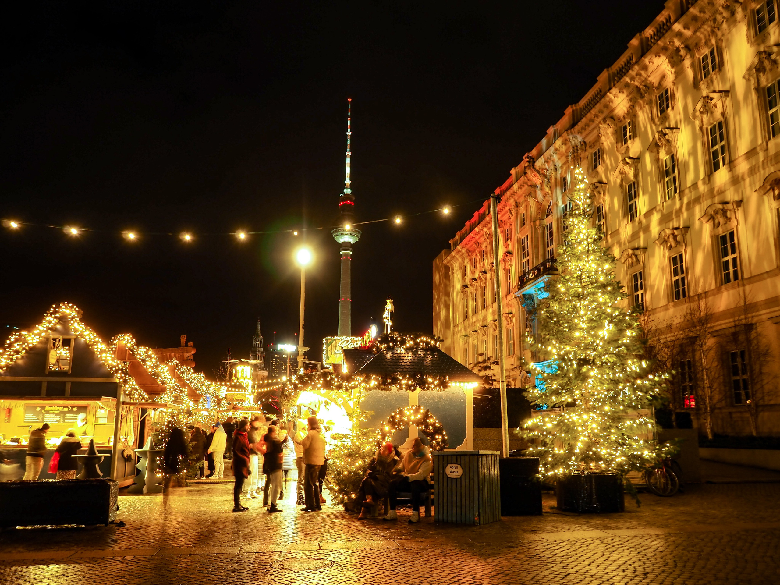 Ночной вид на Берлин и телевизионную Башню и ярмарку, ночной Берлин 