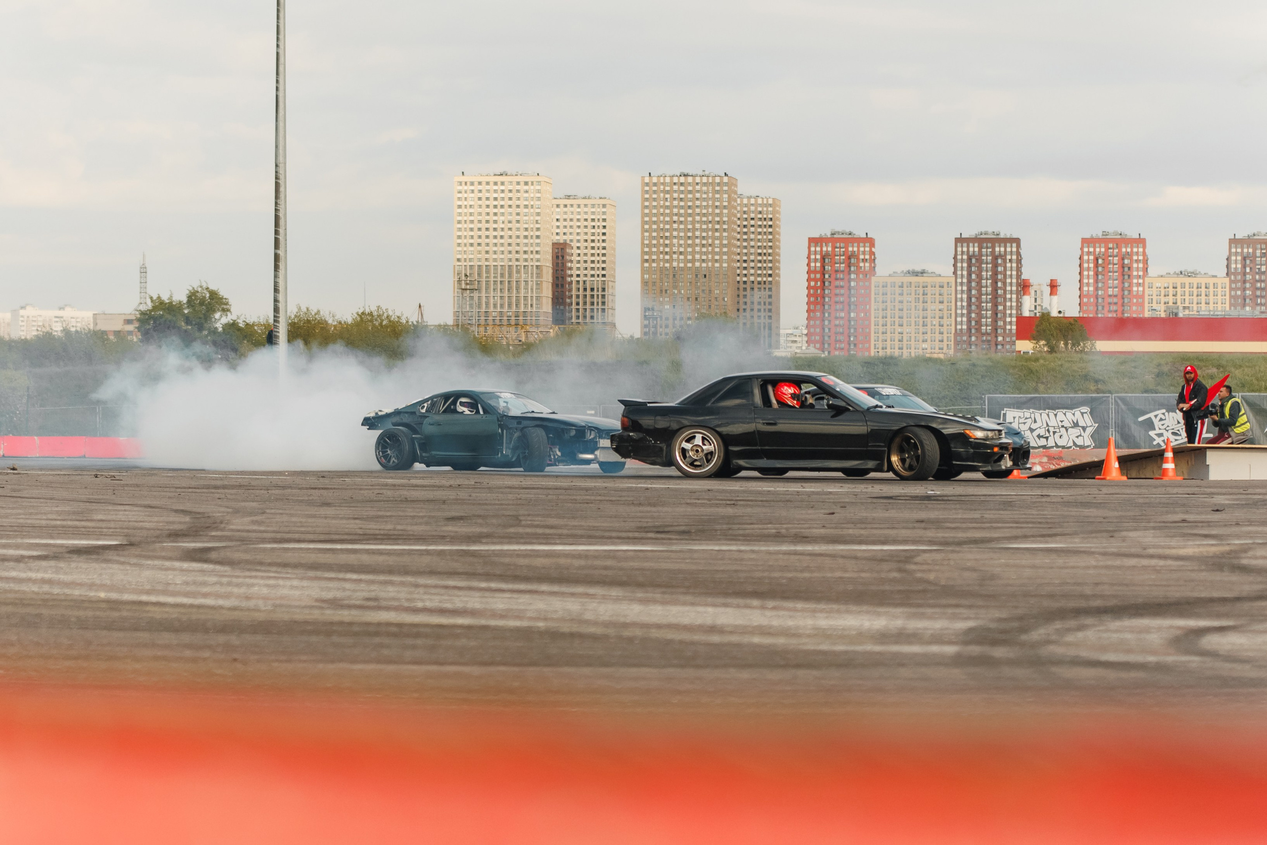 Выставка и дрифт машин. Репортажный фотограф. Москва. Алина Ланская