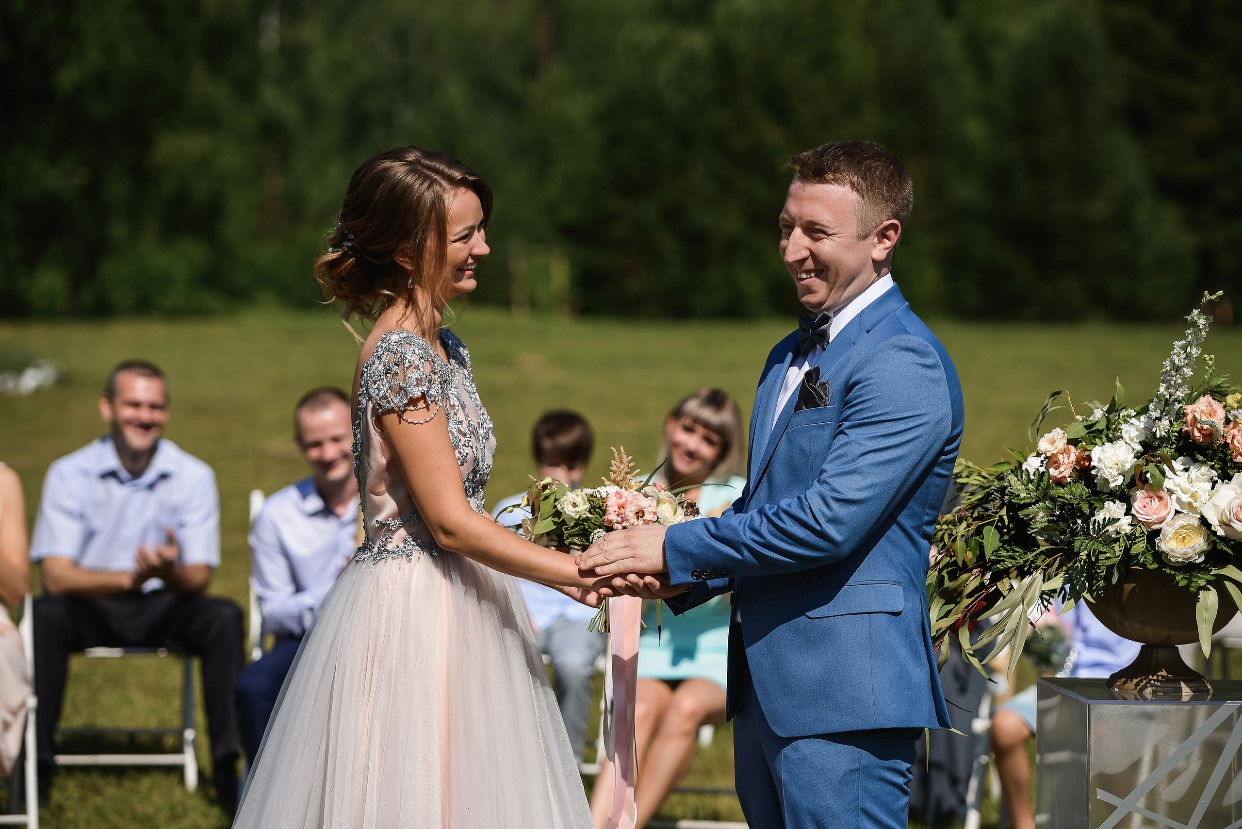 💐 Радик и Яна — душевная загородная свадьба в Villatic | Теплые фото под Красноярском. 📸 Свадебный и семейный фотограф в Красноярске Тихомиров Евгений | 17 лет опыта | 800+ свадеб