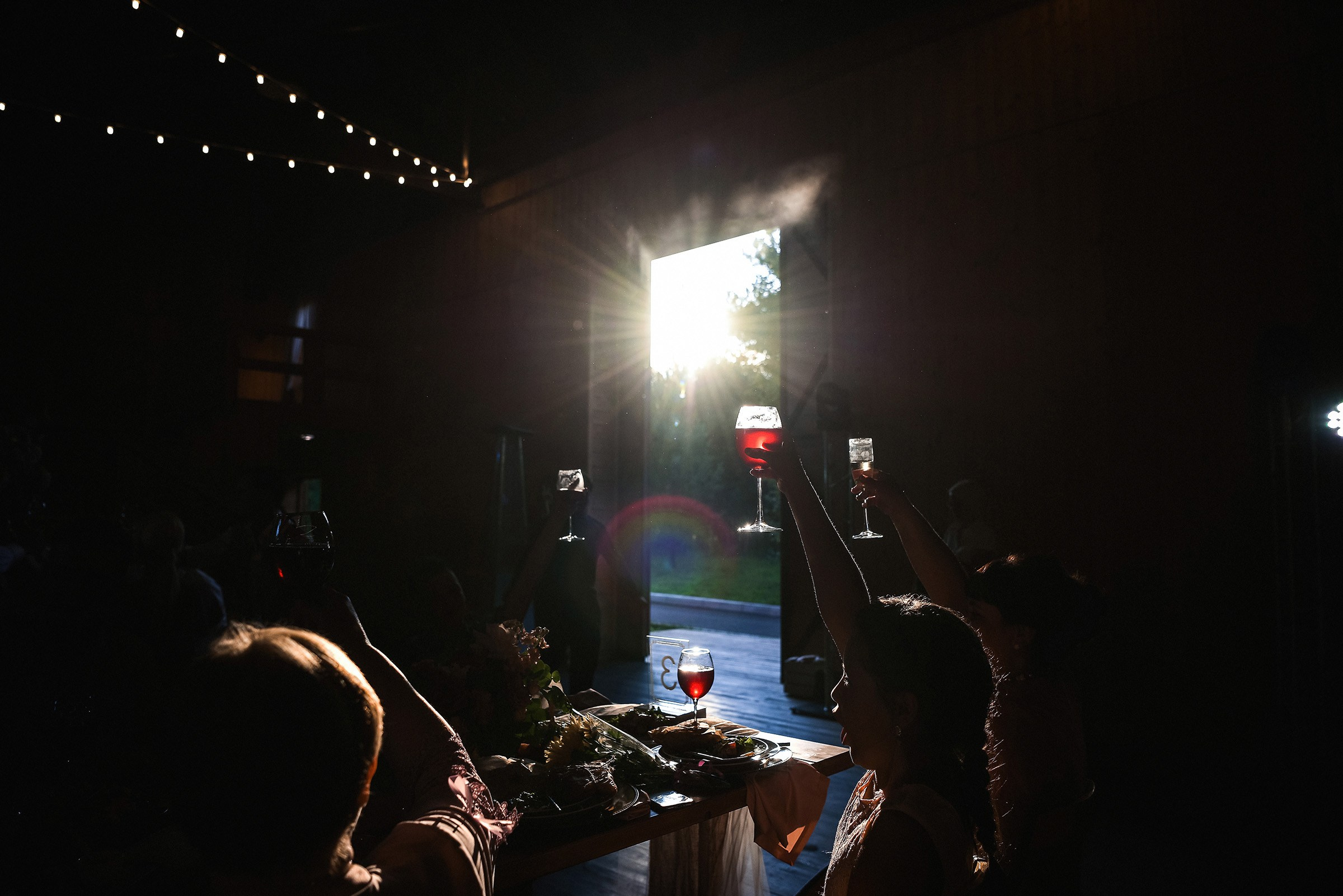 🌄 Демьян и Катя — свадьба в нацпарке "Столбы" | Веселый банкет и эпичные фото на скалах. 📸 Свадебный и семейный фотограф в Красноярске Тихомиров Евгений | 17 лет опыта | 800+ свадеб