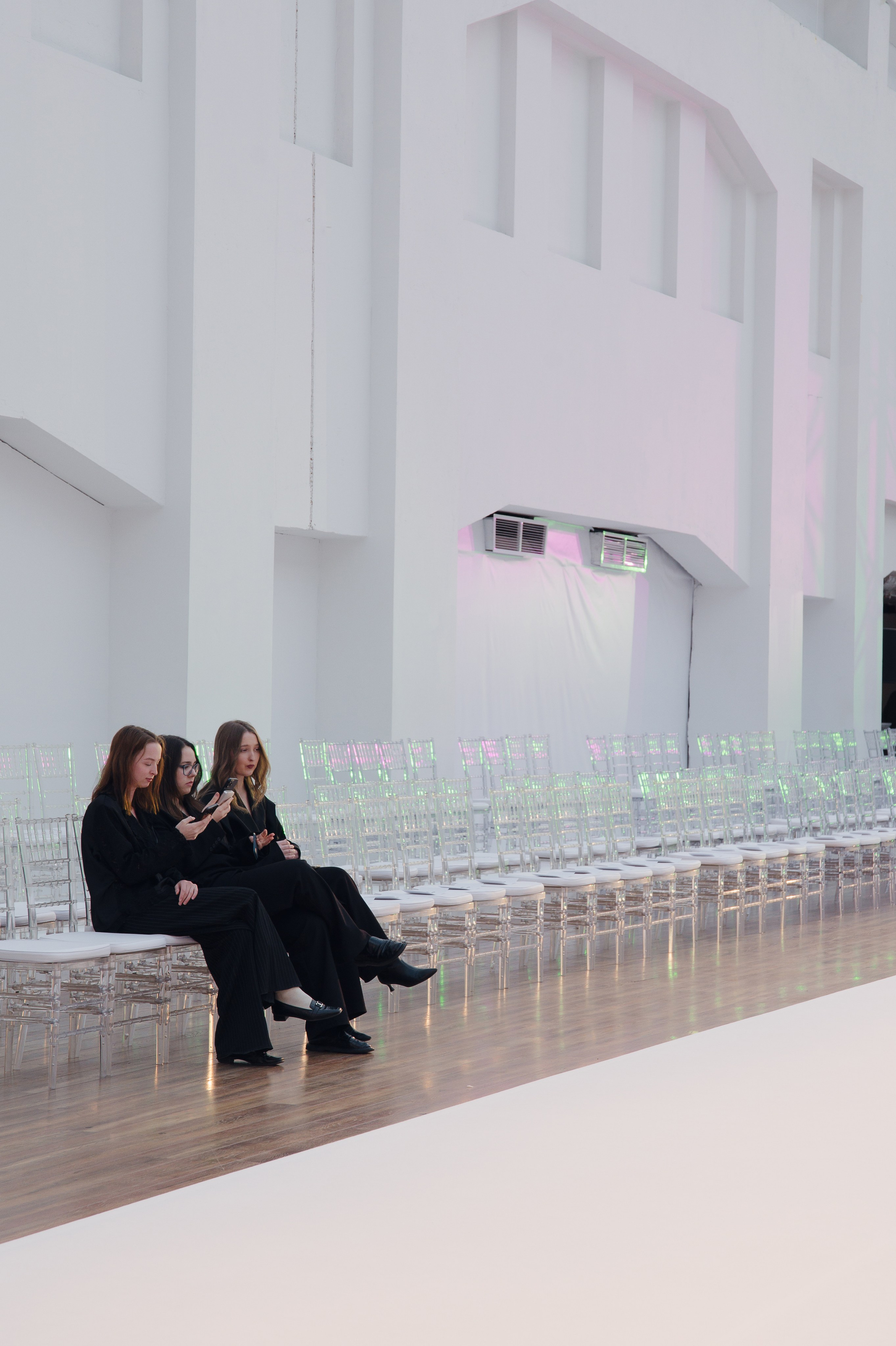 Бекстейдж показа «Новые Имена» собака.ru|ДЛТ. Портретный и репортажный фотограф в Санкт-Петербурге