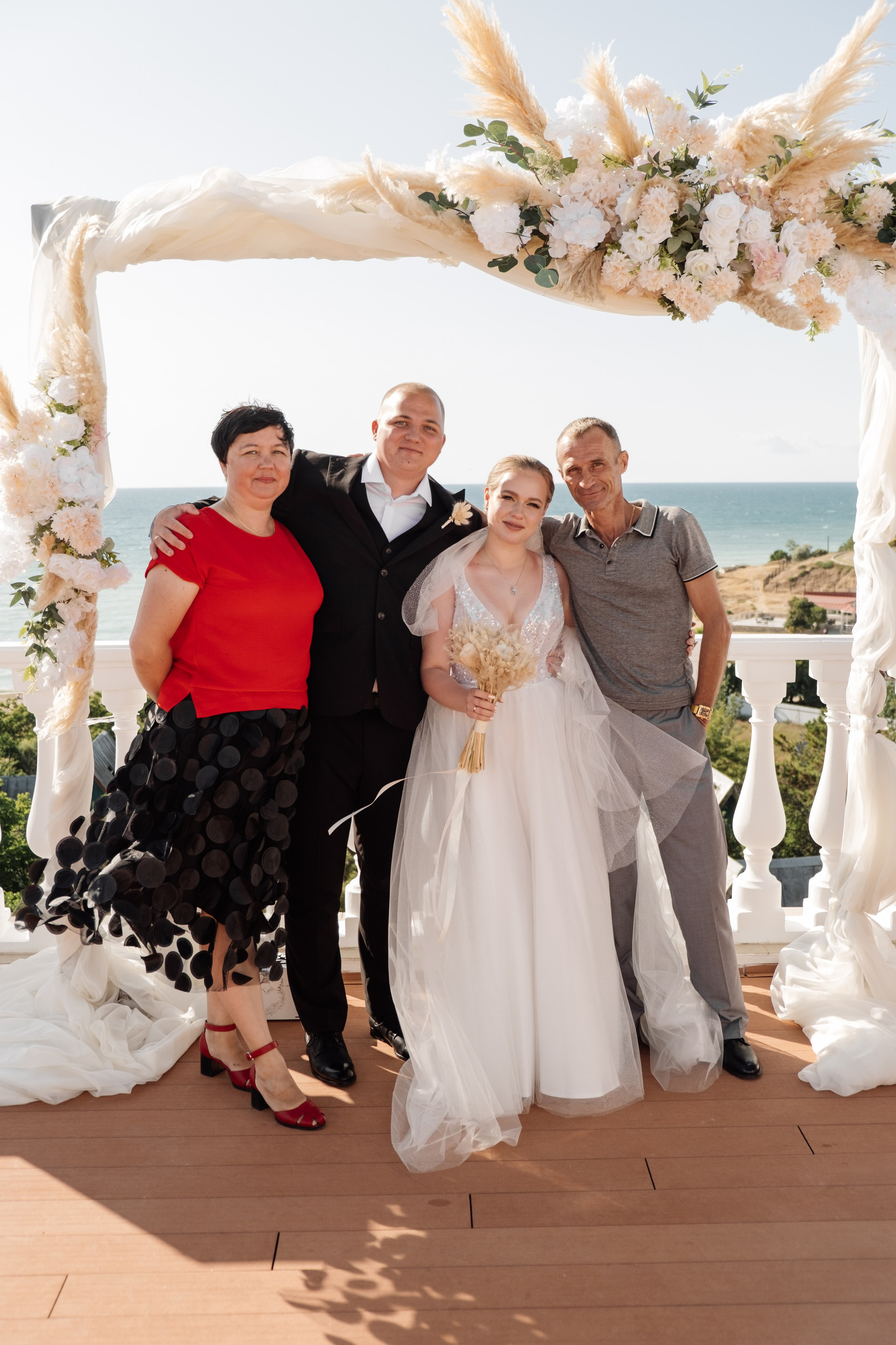 Свадебный ретопртаж. Профессиональная фотосъемка в Крыму. Натуральные эмоции и живые кадры. Забронируйте дату прямо сейчас!