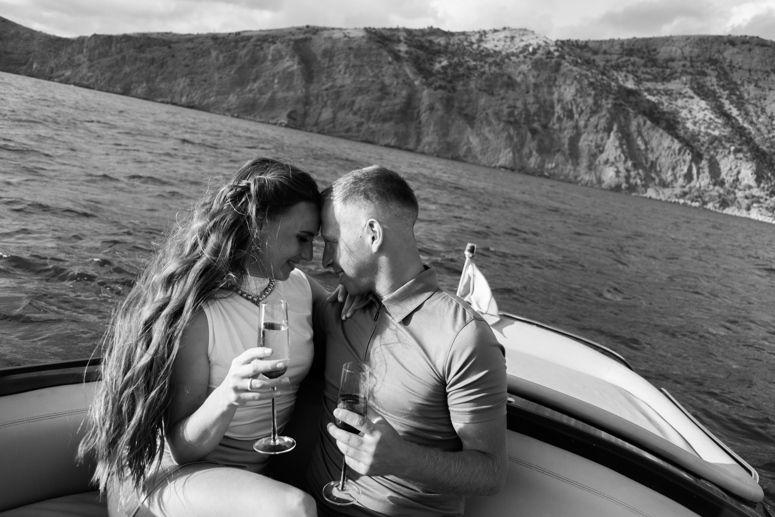 М+А — Прогулка на катере в Балаклаве. Профессиональная фотосъемка в Крыму. Натуральные эмоции и живые кадры. Забронируйте дату прямо сейчас!