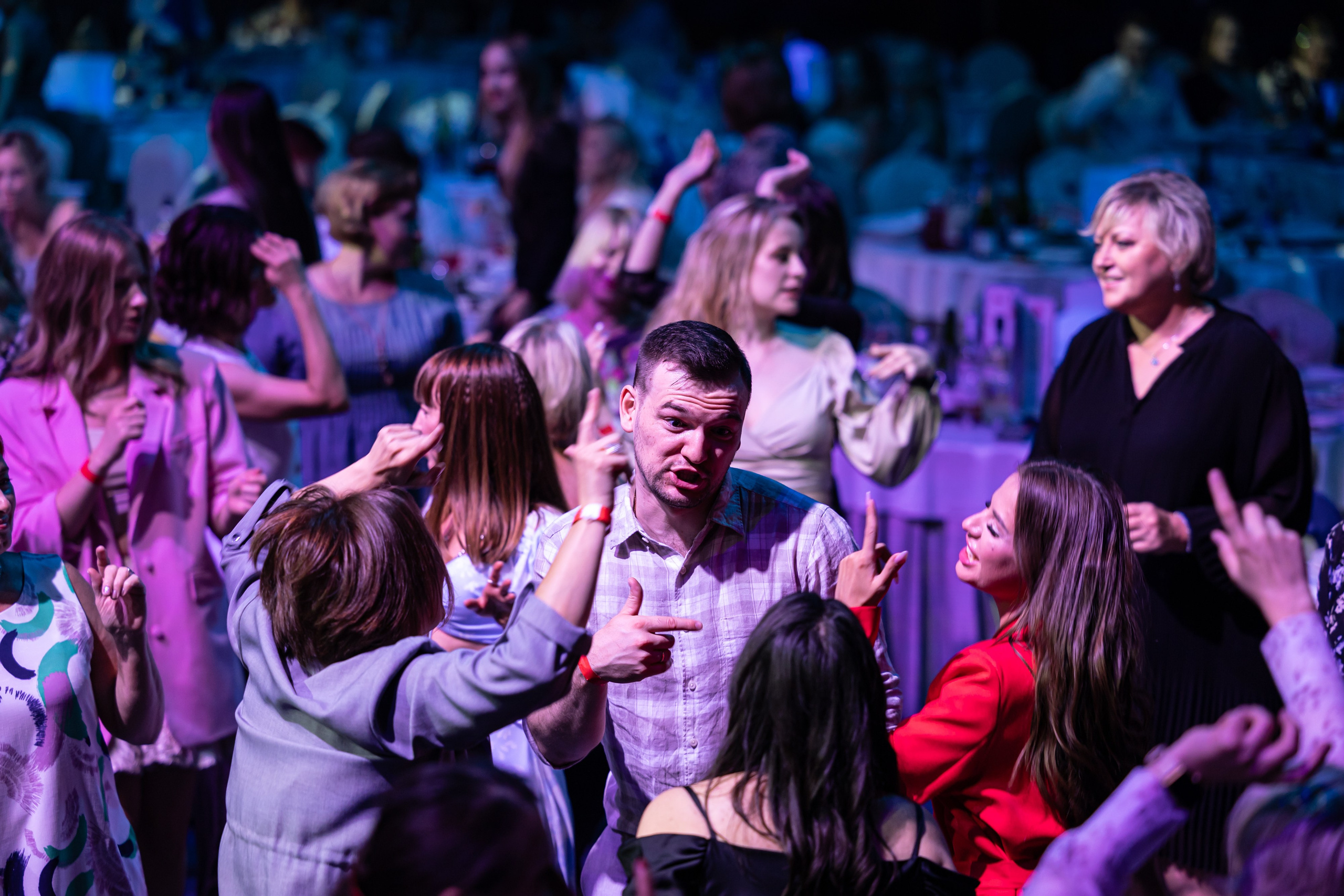 Оптик центр 25 лет. Фотограф свадебный, репортажный, индивидуальный, фото для маркетплейсов, брендов, автосалонов