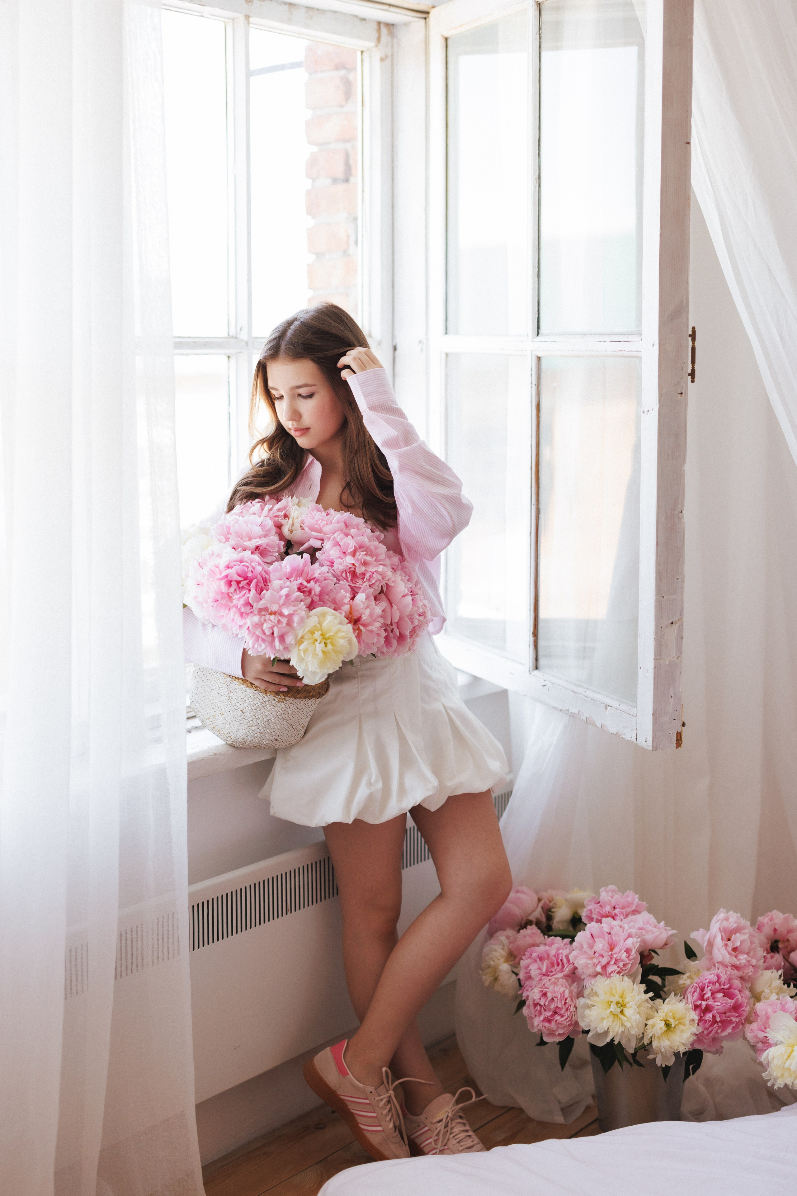 Фотосессия с живыми Пионами в фотостудии «Space JOBS». Семейный и детский фотограф в Краснодаре Анна Трашкова