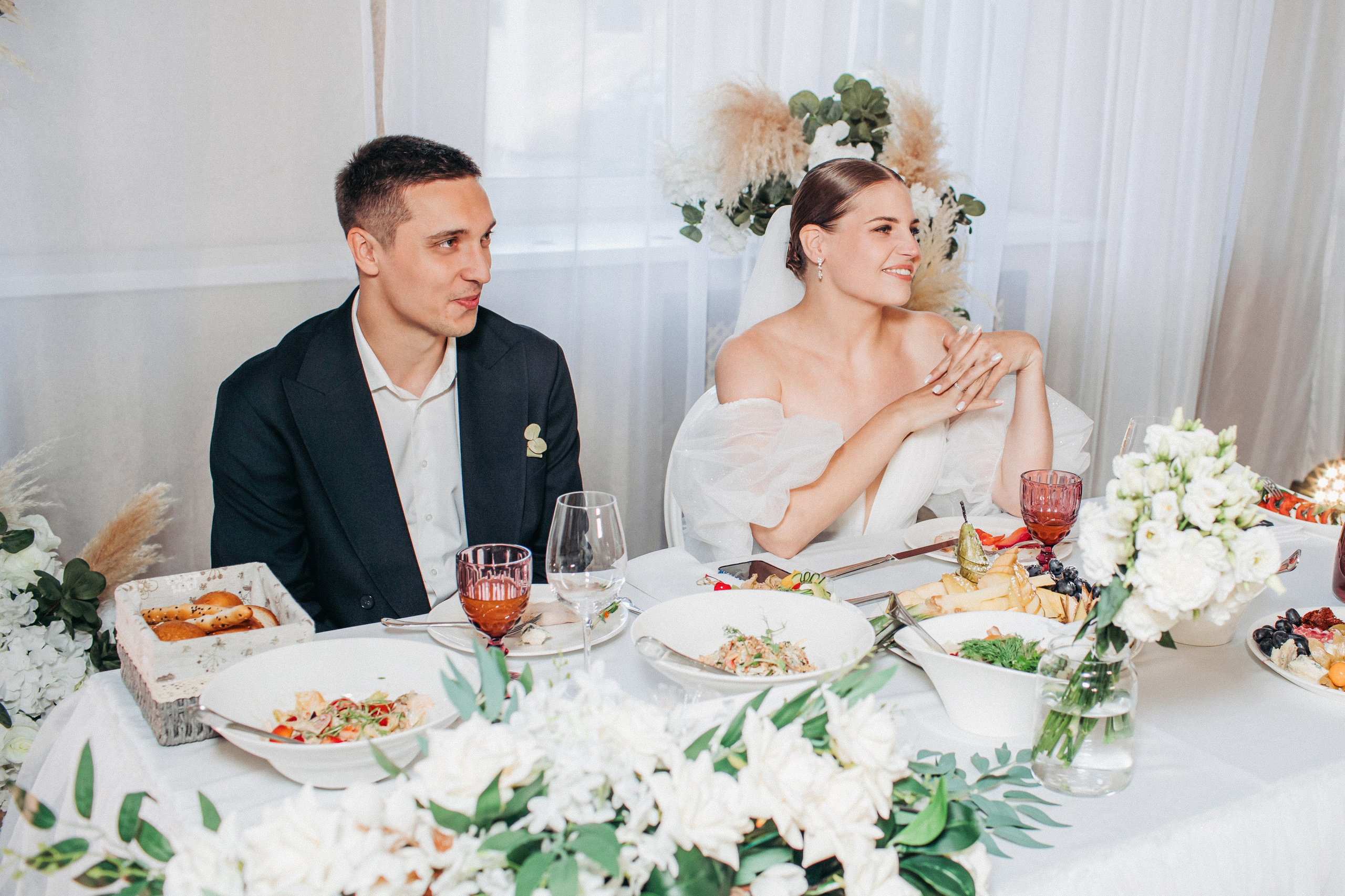 Vlad & Nadya (Saint-Petersburg, Russia). Destination wedding photographer Peter Letu