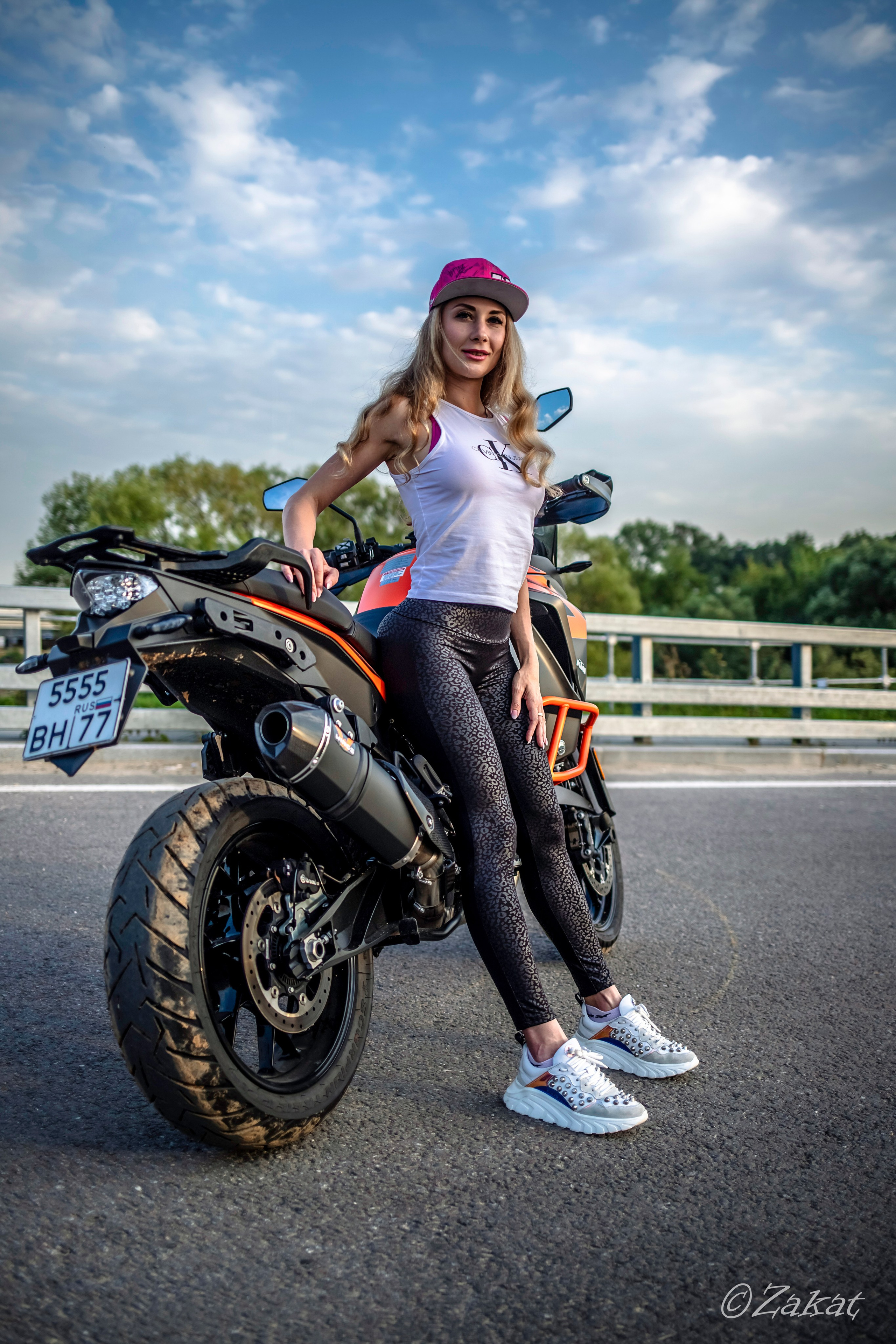 Фото Марины и ее КТМ. Репортажный фотограф, Москва, Закат