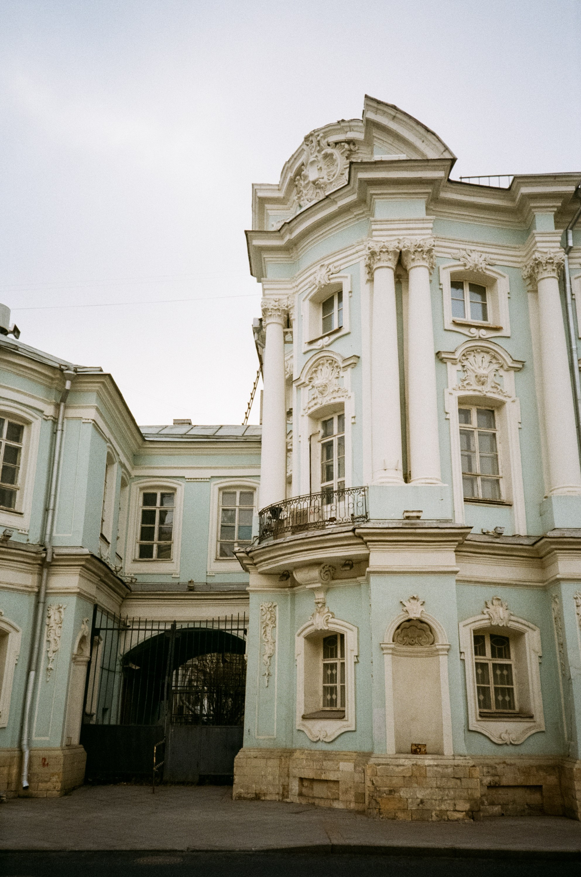 Чистые пруды, Покровка, Потаповский переулок / Cosina CX-1 / Kodak ProImage 100