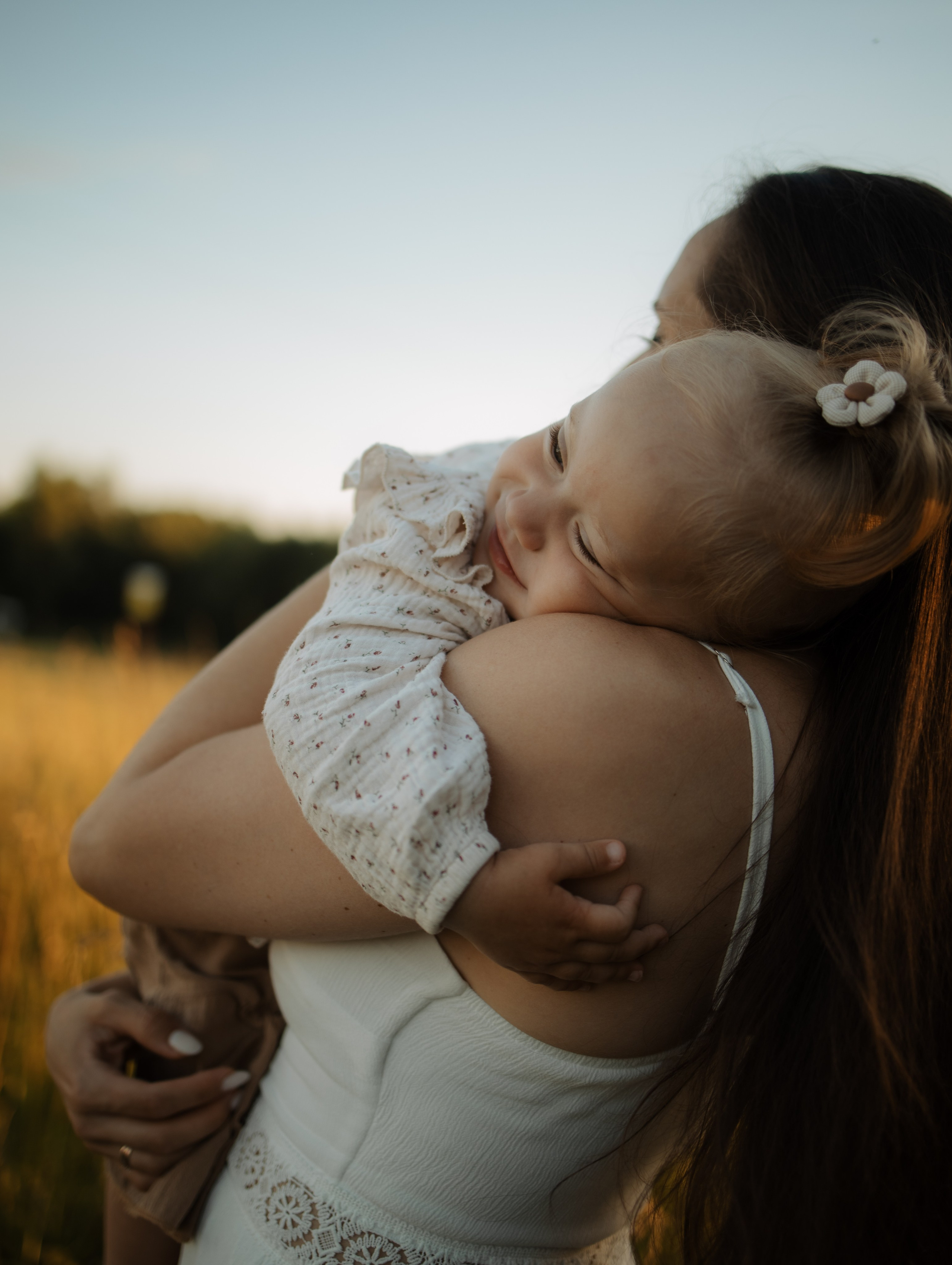 Фотосессия мамы и дочки в поле. Фотограф Углич и Ярославль Ольга Тятюшкина