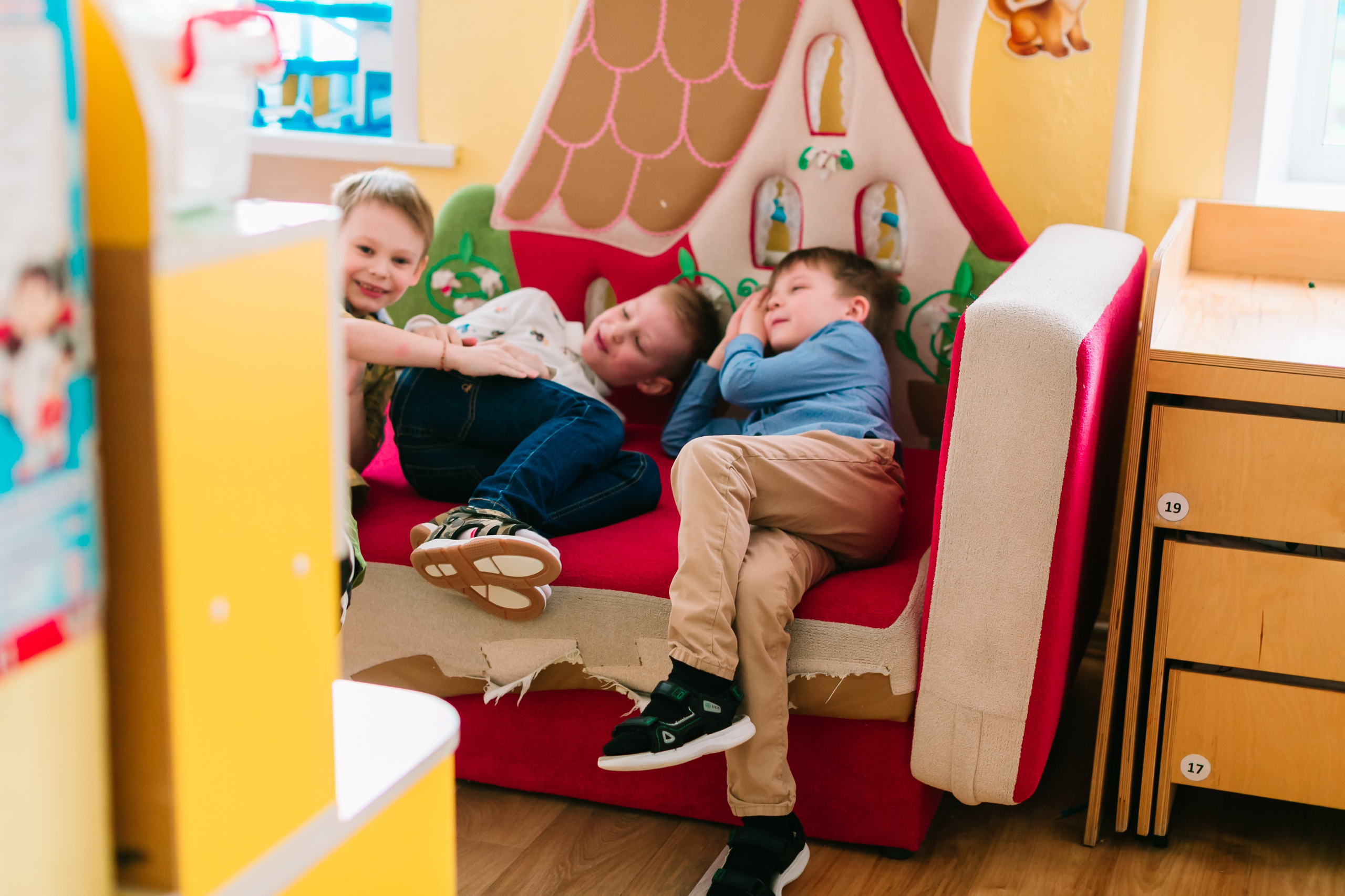 алёна малахова фотограф новосибирск семейный детский домашняя фотосессия в новосибирске день рождения репортажная съёмка фотосессия с лошадьми на конюшне деревня алтай  на природе фотосессия в детском саду мама и сын предложение руки и сердца идея  помолвка фотосессия берег закат детский день рождения годик торт аниматор лофт игровая продолжение следует prodoljenie_sleduet_  корпоратив тимбилдинг первоклашка линейка 