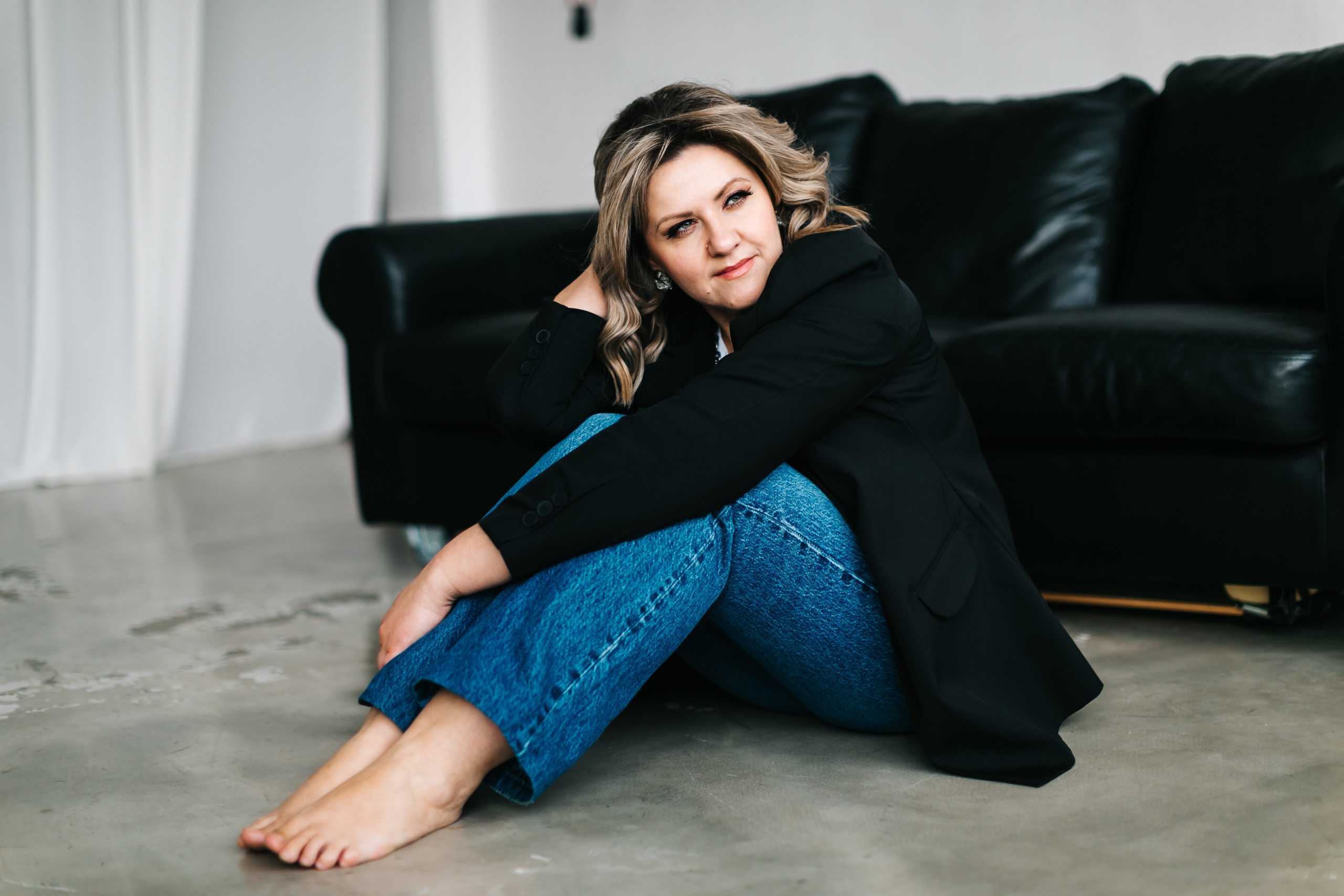 алёна малахова фотограф новосибирск семейный детский домашняя фотосессия в новосибирске день рождения репортажная съёмка фотосессия с лошадьми на конюшне деревня алтай  на природе фотосессия в детском саду мама и сын предложение руки и сердца идея  помолвка фотосессия берег закат детский день рождения годик торт аниматор лофт игровая продолжение следует prodoljenie_sleduet_  корпоратив тимбилдинг первоклашка линейка  контент  бизнес портрет оперный новат франция берет весна девушка