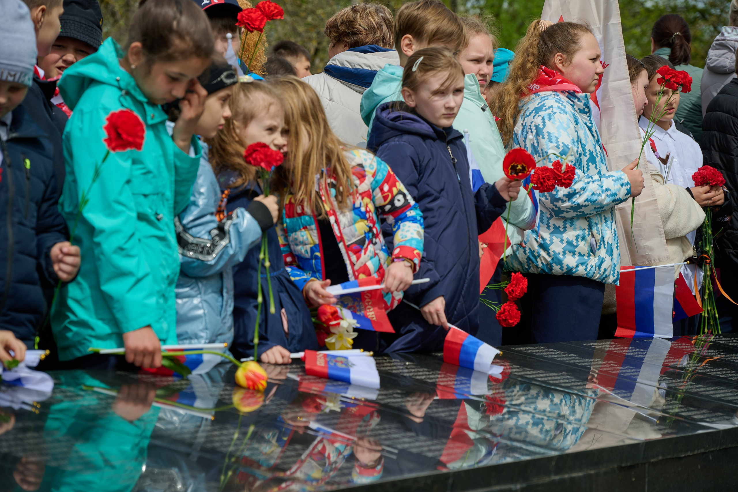 Памяти подвигу Кремлевских курсантов. Ярополец. Фотограф Роман Адлер