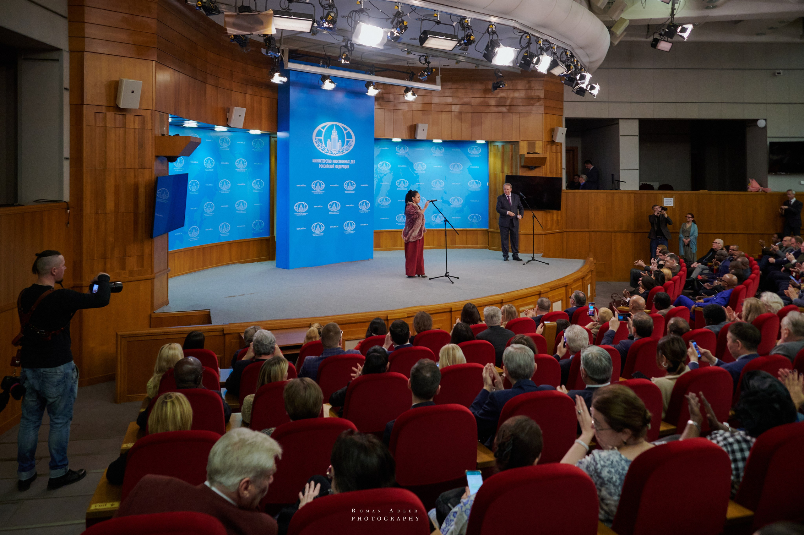 Презентация фильма «Black to USSR» в конференц-зале МИД России. Фоторепортаж Роман Адлер. Фотограф Роман Адлер. Дарья де Консейсао