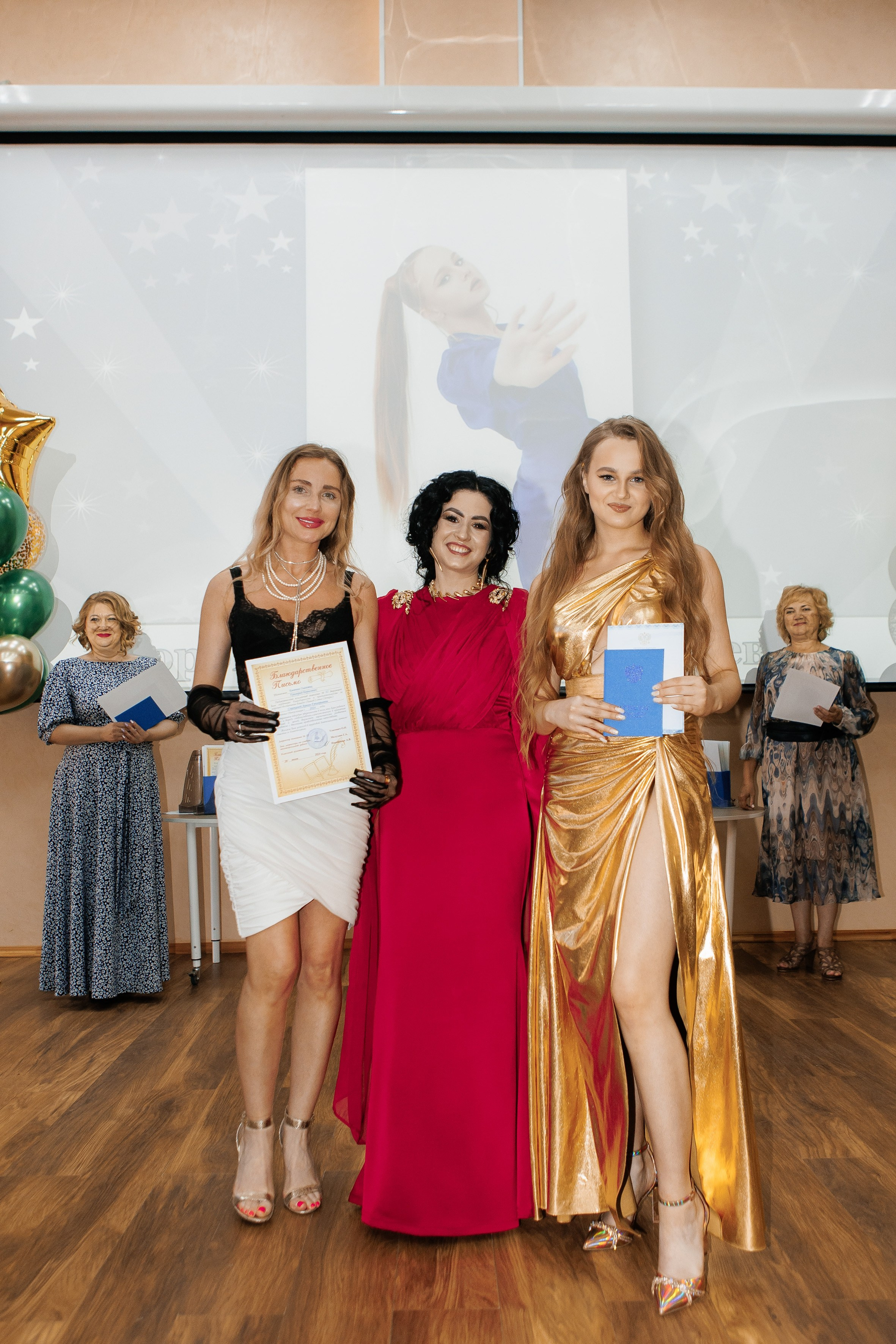 Выпускной Гимназия 12 2024 г. Свадебный и портретный Фотограф в Липецке Дмитрий Котюков