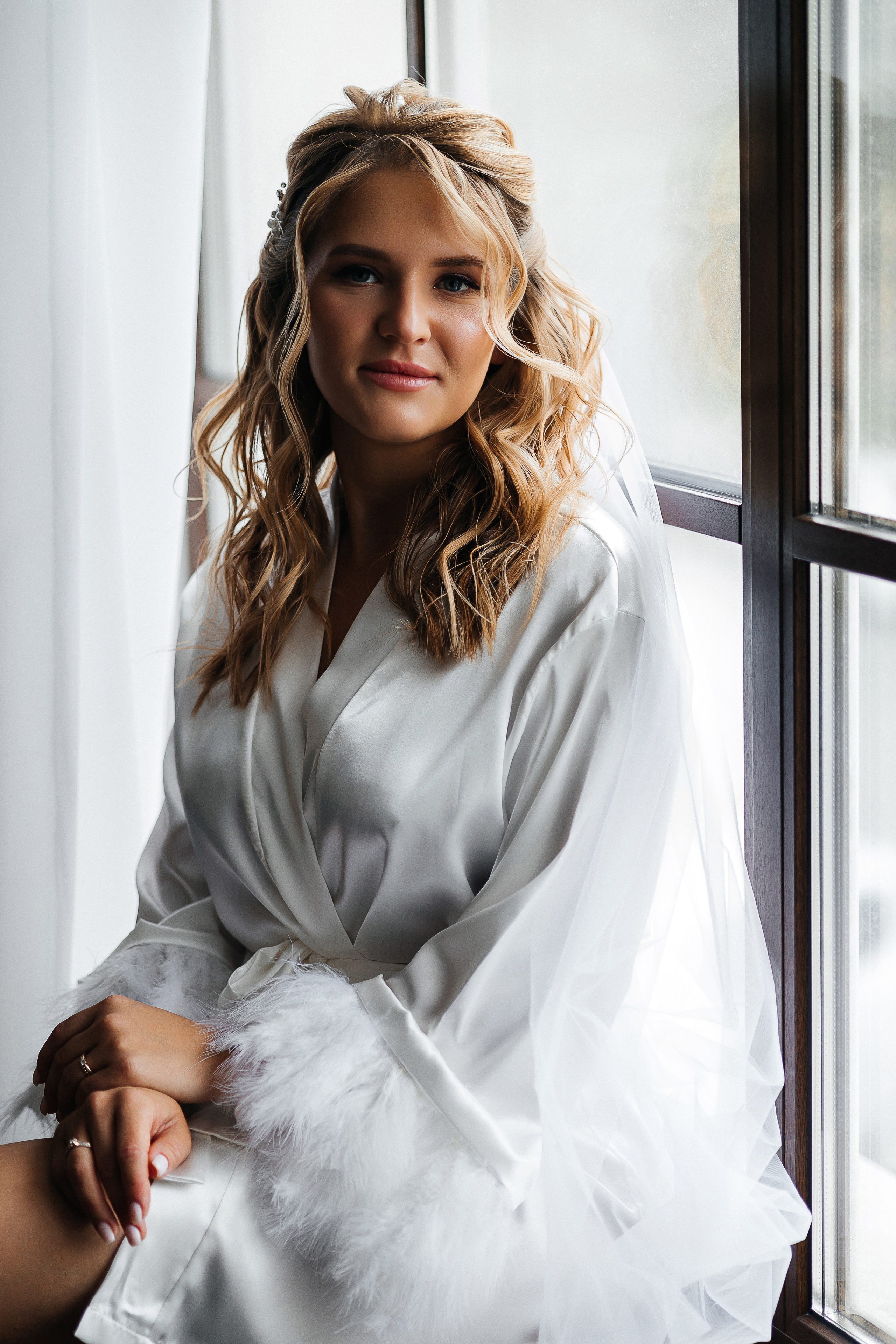 Трогательная выездная церемония в уютном дворике отеля. Олег Сверчков | Свадебный фотограф Вологда