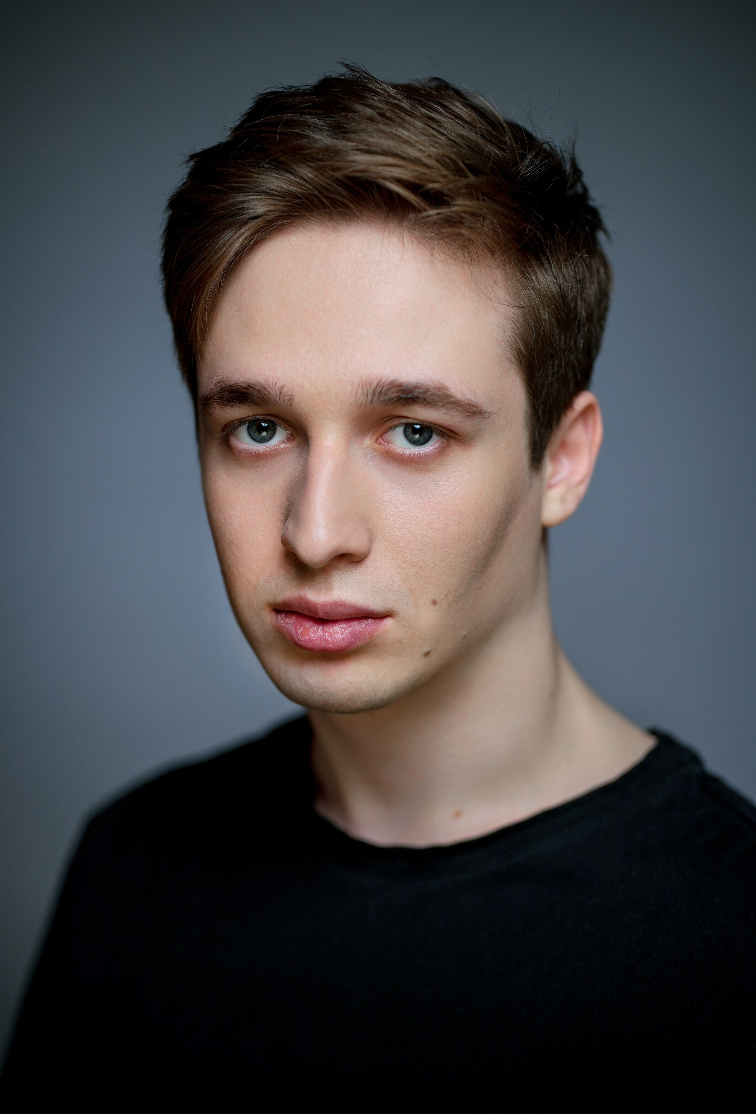 Актёр Ярослав Заргаров. Портретная съемка в Москве, студийный фотограф Игорь Фомин