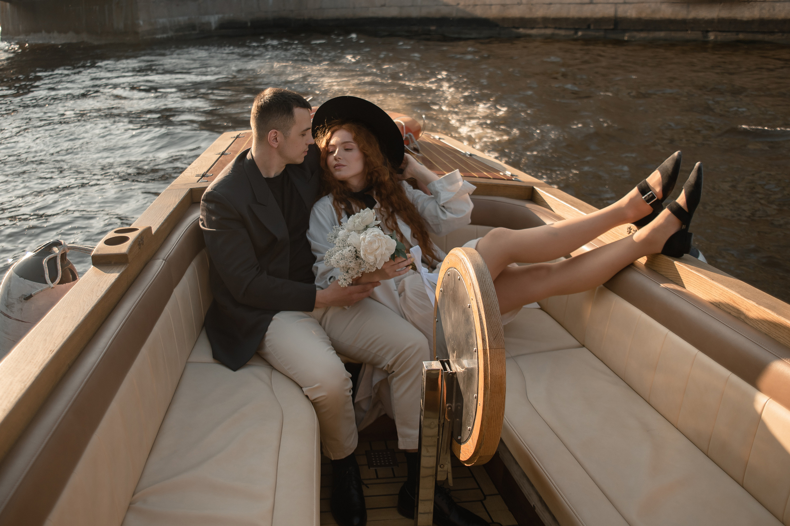 Прогулка на катере. Свадебный фотограф Тюмень / Санкт — Петербург Миронова Наталия
