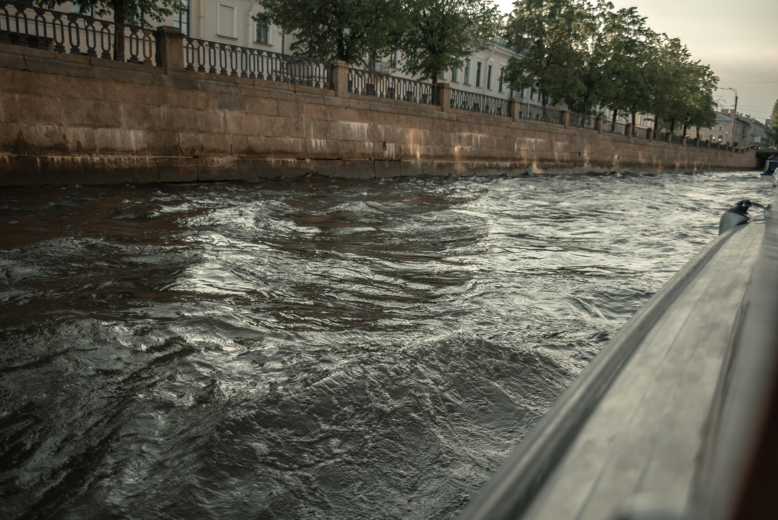 Прогулка на катере. Свадебный фотограф Тюмень / Санкт — Петербург Миронова Наталия