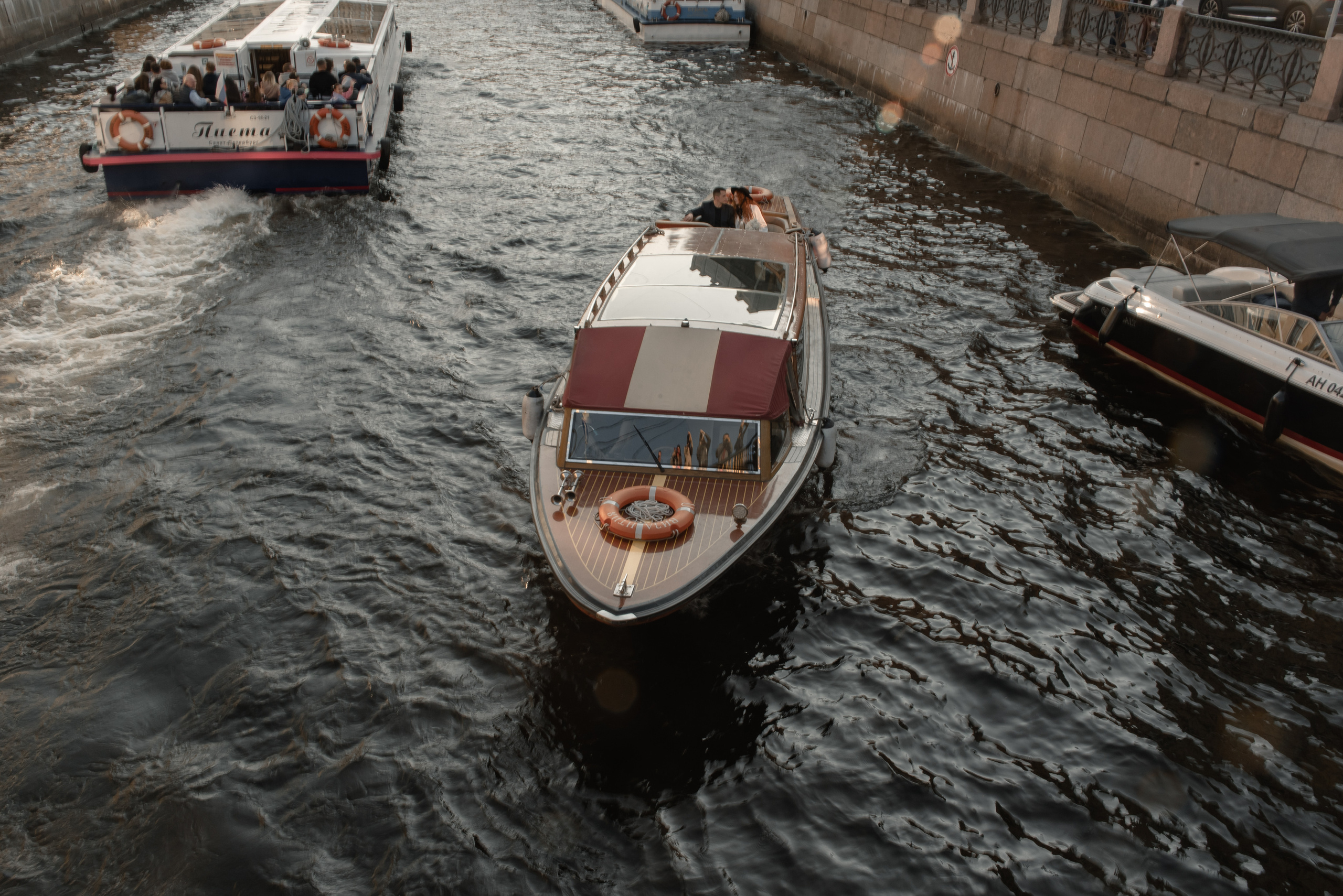 Прогулка на катере. Свадебный фотограф Тюмень / Санкт — Петербург Миронова Наталия
