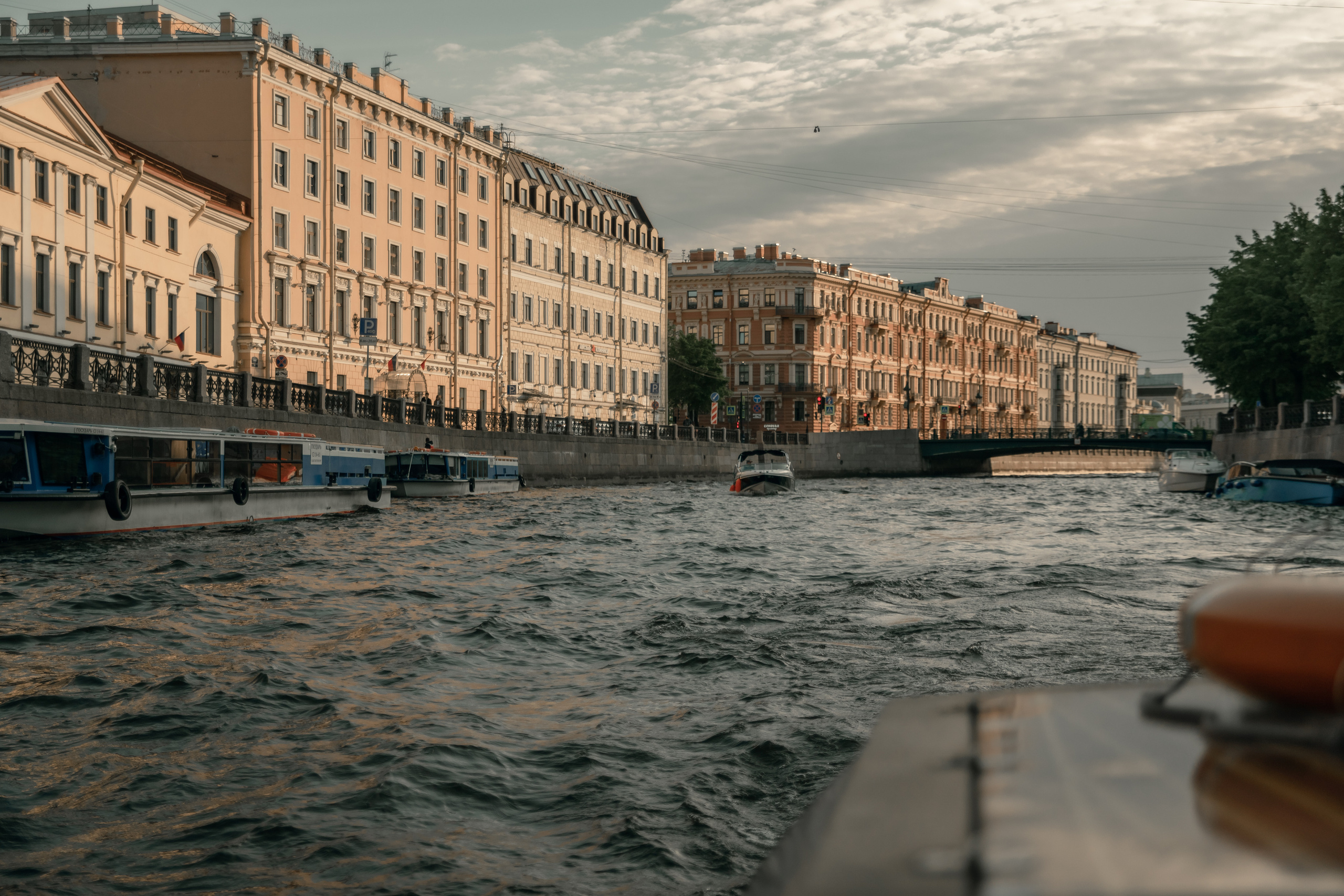 Прогулка на катере. Свадебный фотограф Тюмень / Санкт — Петербург Миронова Наталия