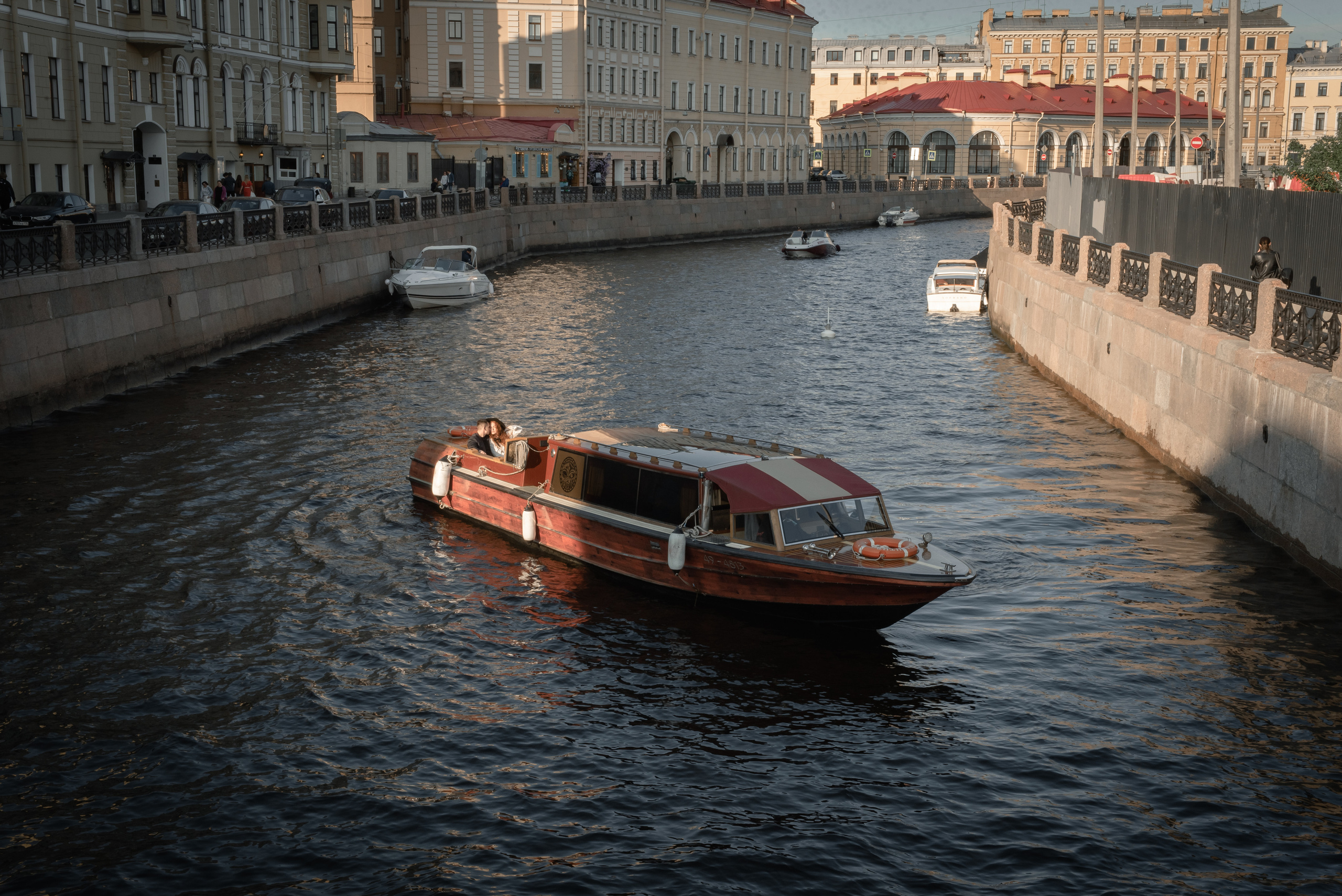 Прогулка на катере. Свадебный фотограф Тюмень / Санкт — Петербург Миронова Наталия