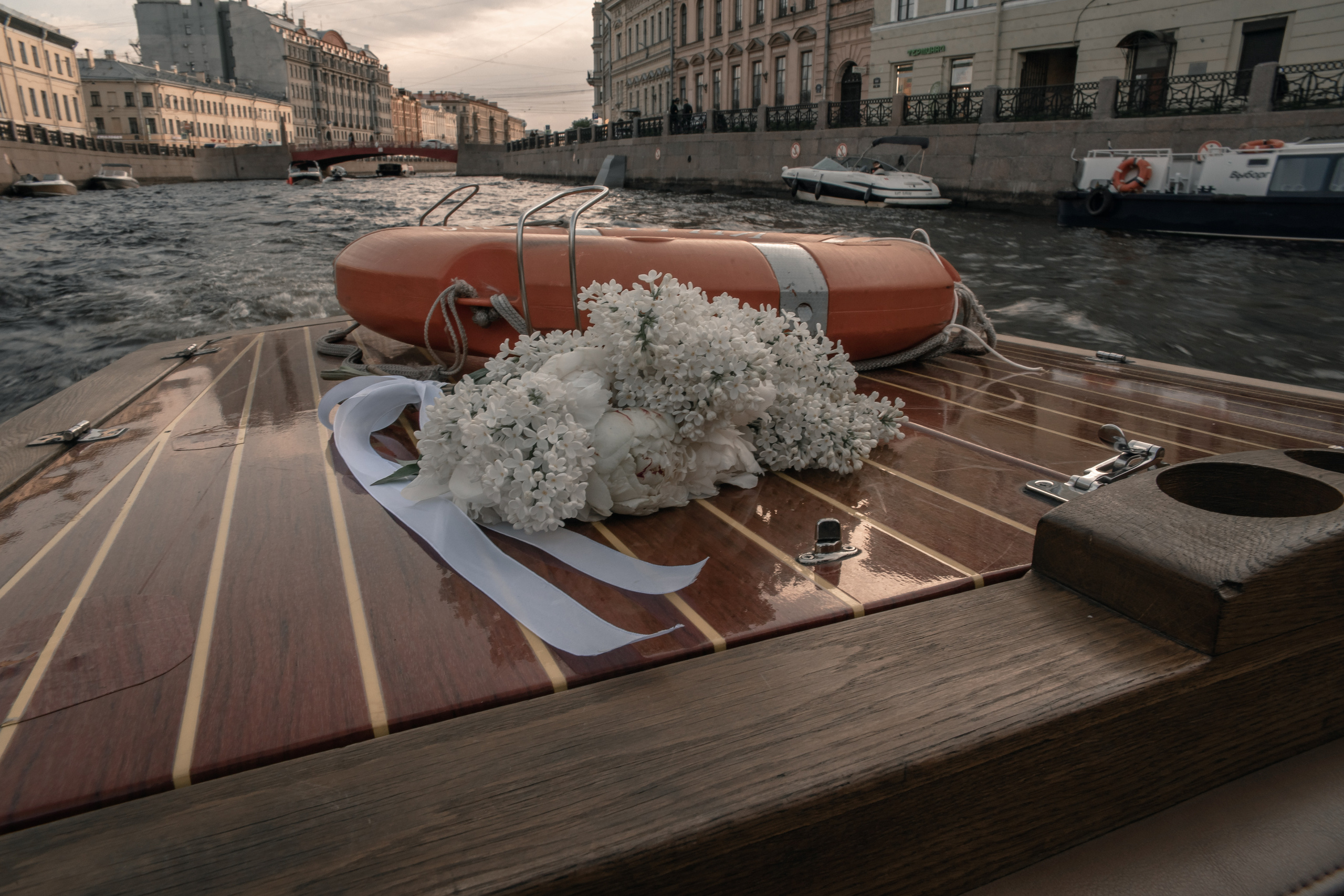Прогулка на катере. Свадебный фотограф Тюмень / Санкт — Петербург Миронова Наталия