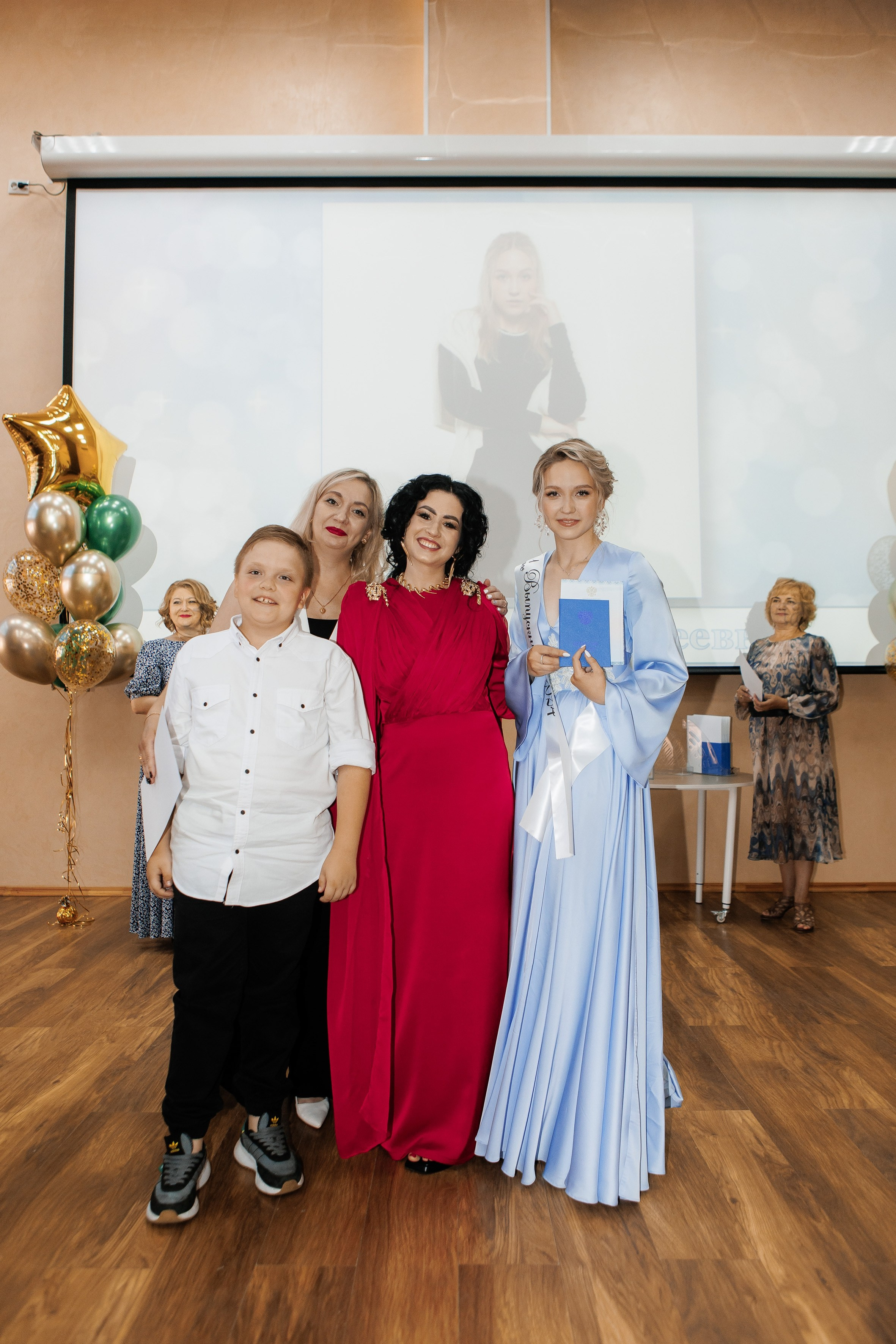 Выпускной Гимназия 12 2024 г. Свадебный и портретный Фотограф в Липецке Дмитрий Котюков